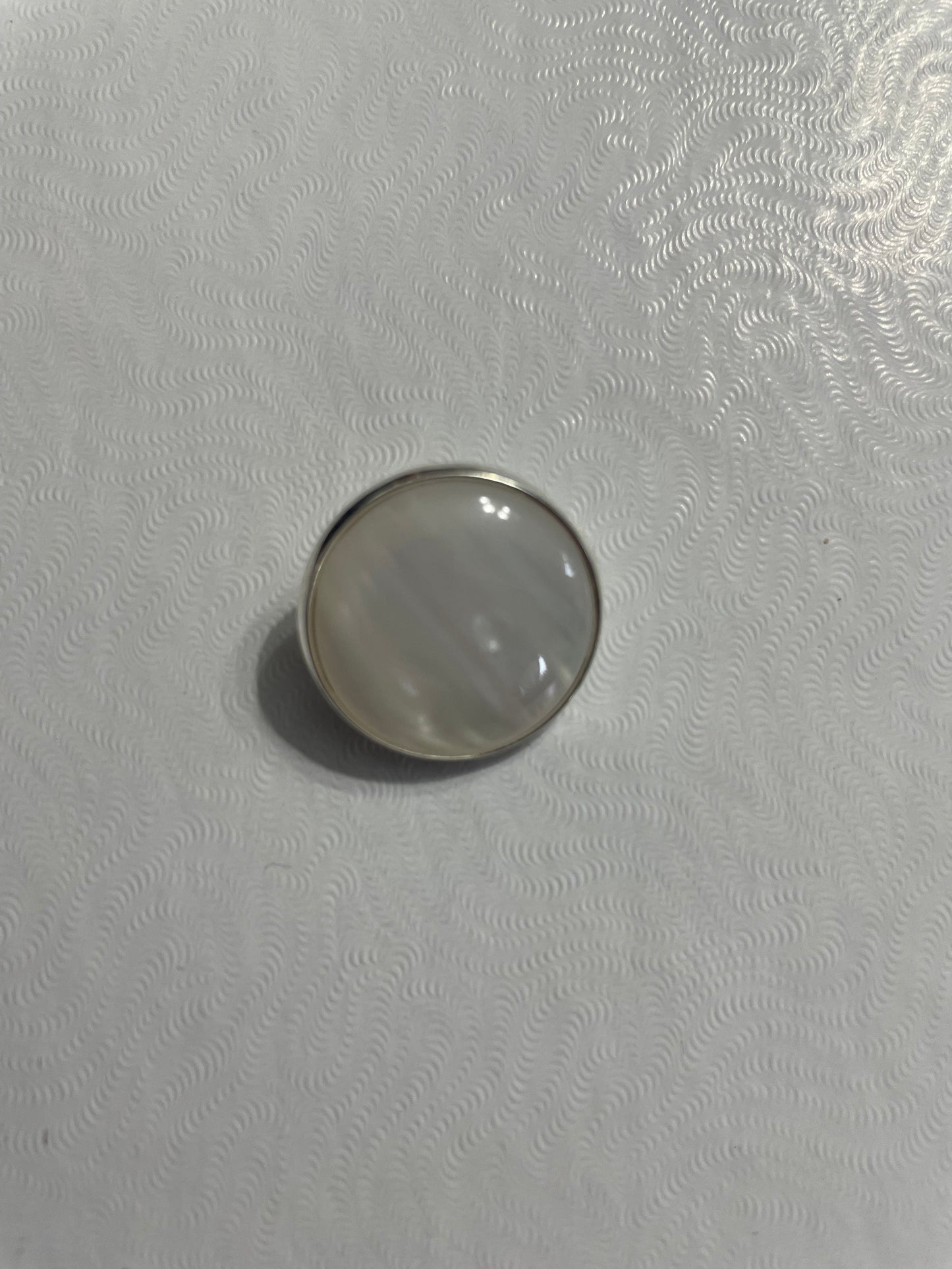 Broche Cabochon en Coquillage – 20 mm