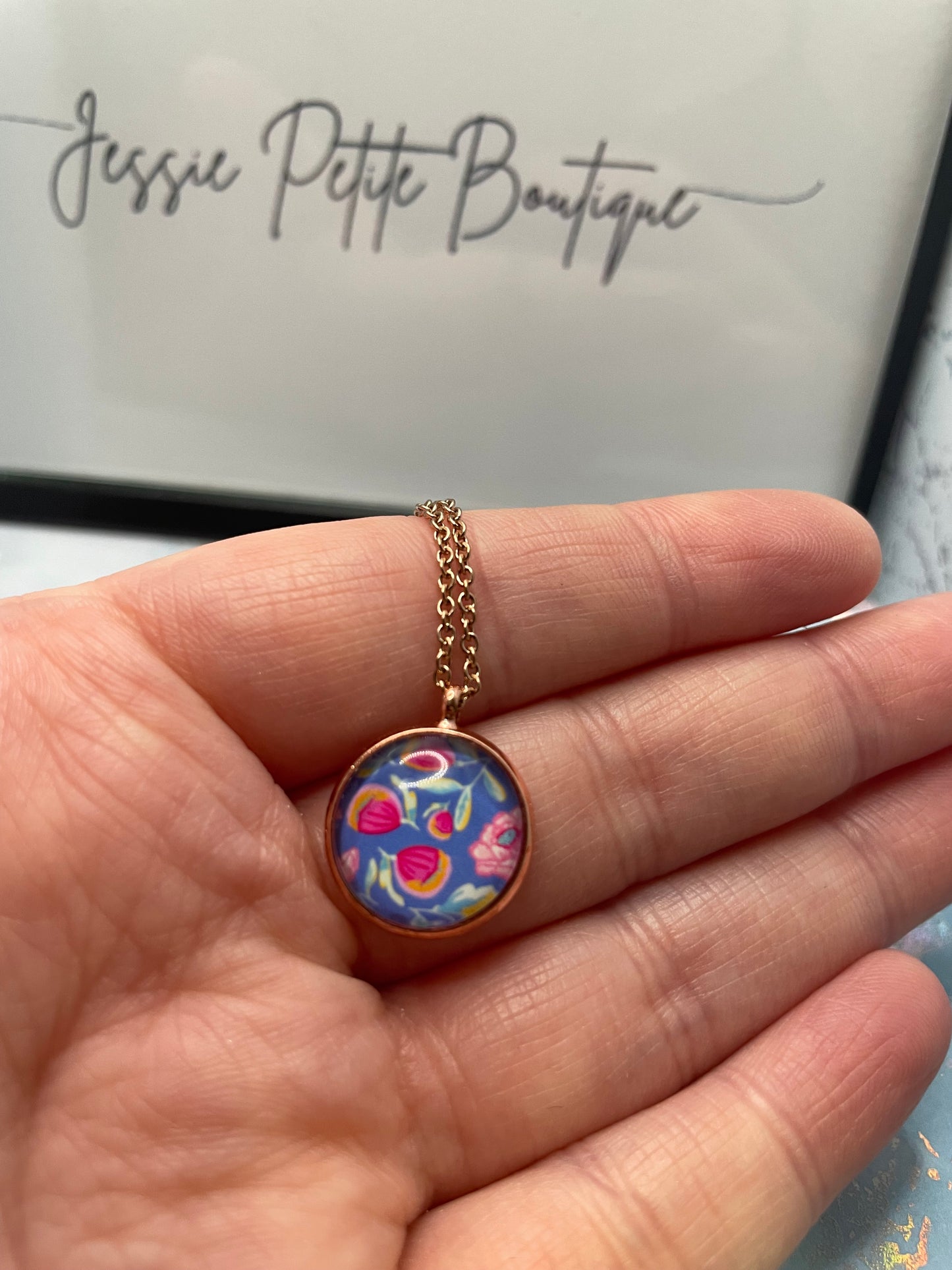 Flower in Rose Gold Cabochon Necklace 18''