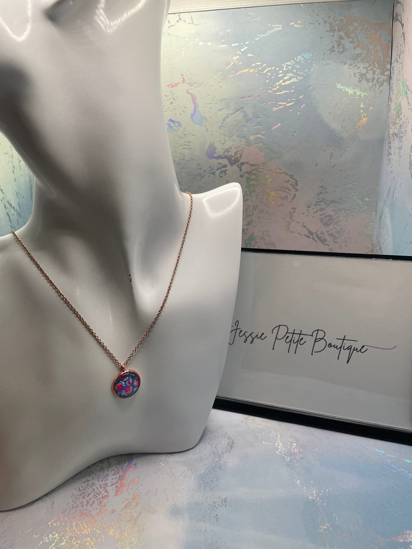 Flower in Rose Gold Cabochon Necklace 18''