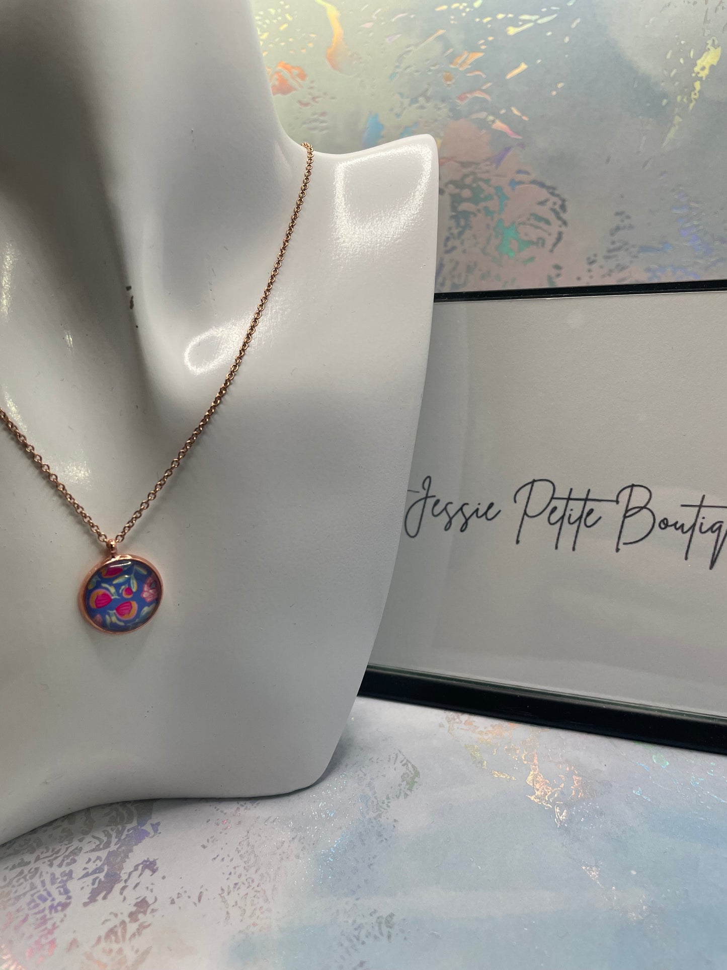 Flower in Rose Gold Cabochon Necklace 18''