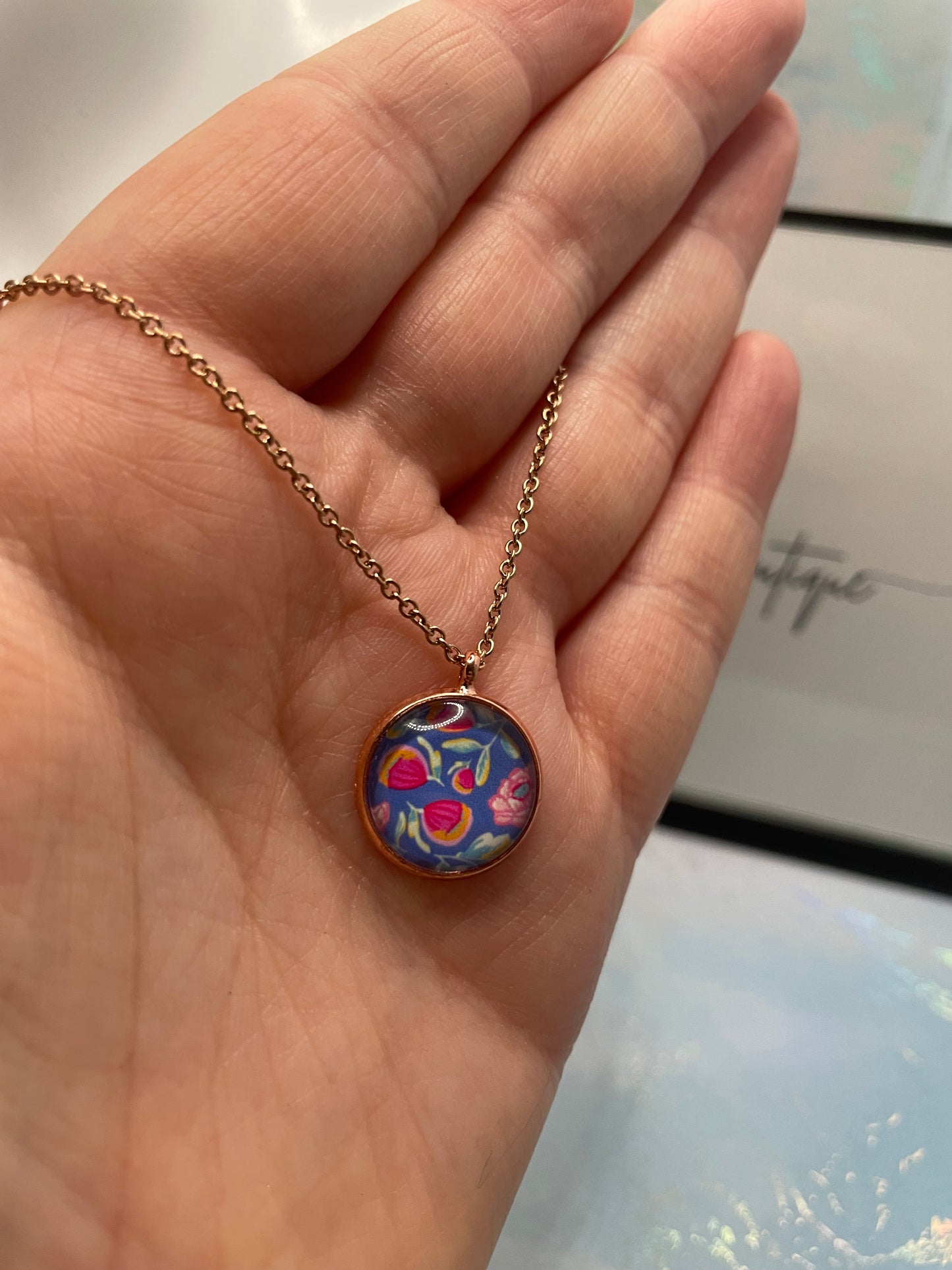 Flower in Rose Gold Cabochon Necklace 18''