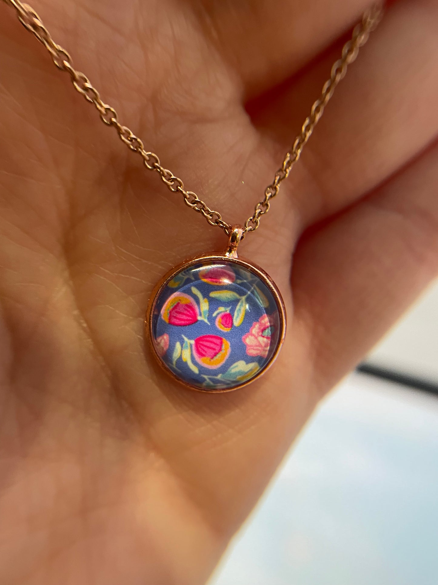 Flower in Rose Gold Cabochon Necklace 18''
