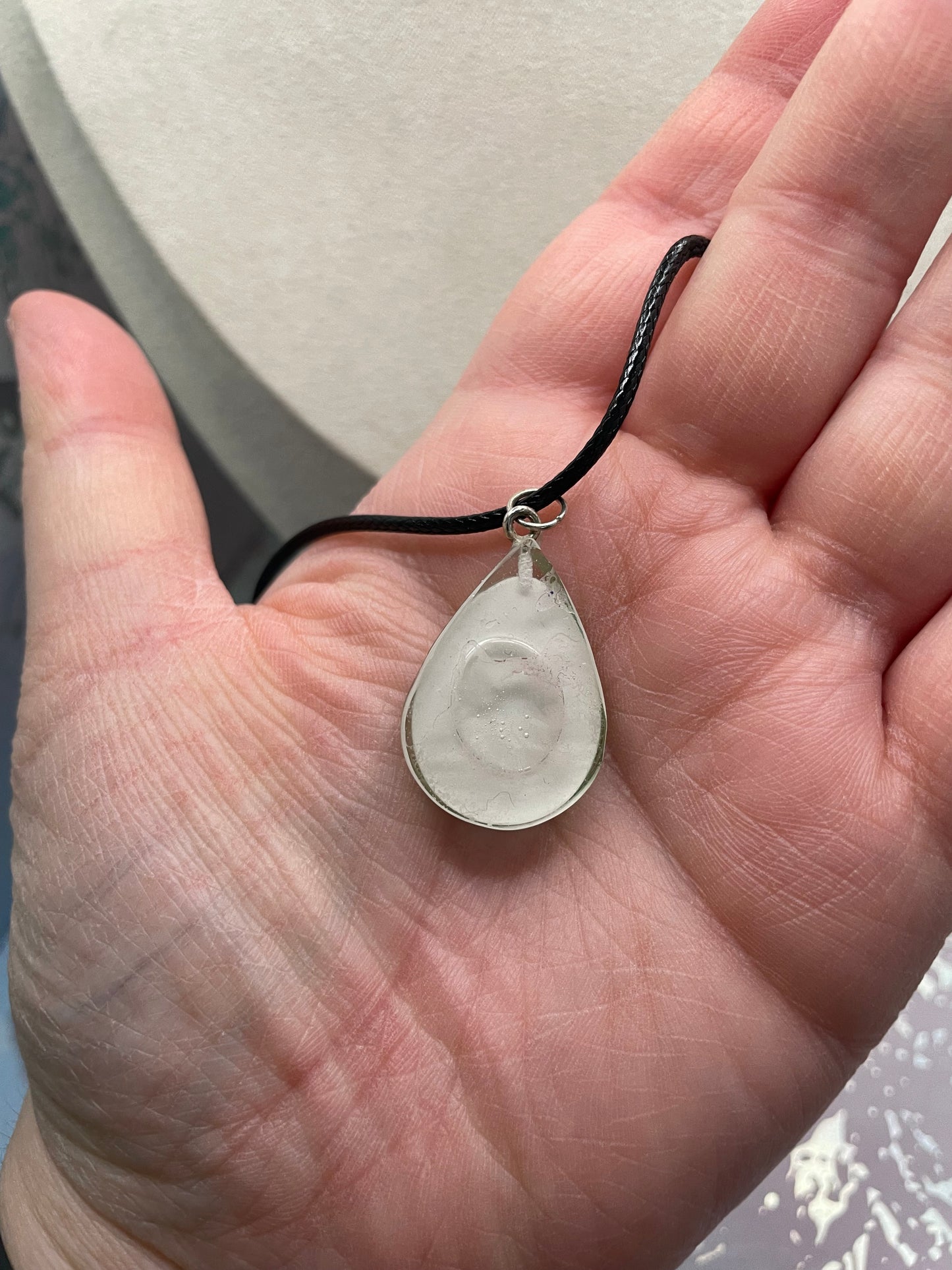 Collier avocat en résine