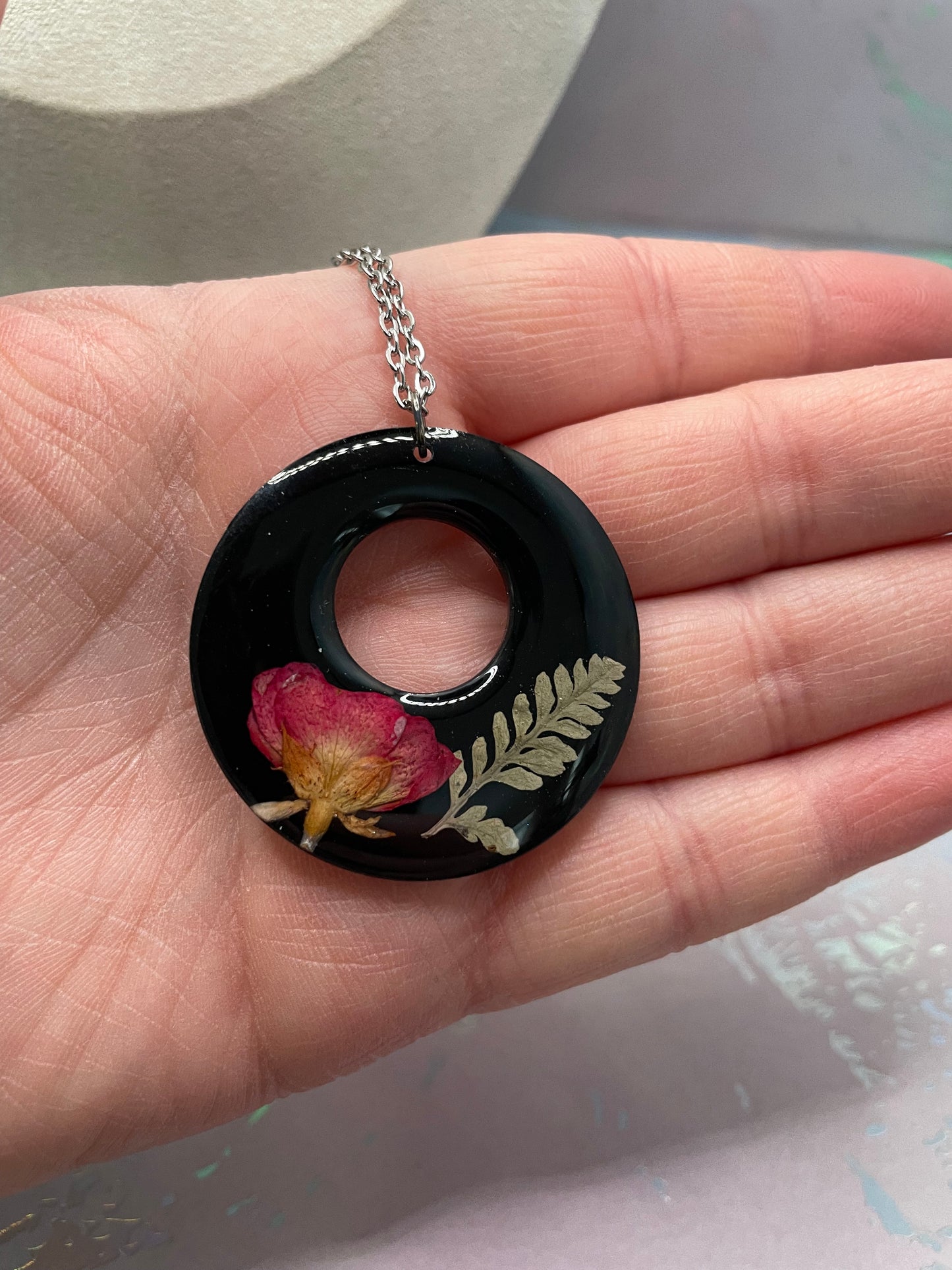 Collier Rond Résine avec Fleur Séchée-25''Sans Nickel+Acier Inoxydable