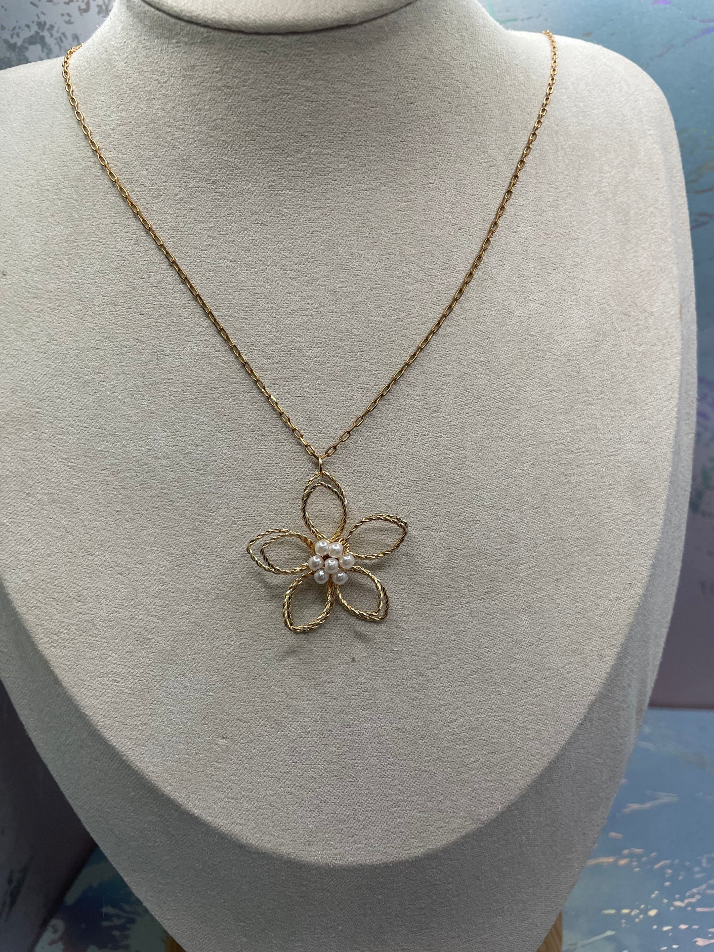 Collier Fleur Doré avec Centre de Perles-20''Sans Nickel