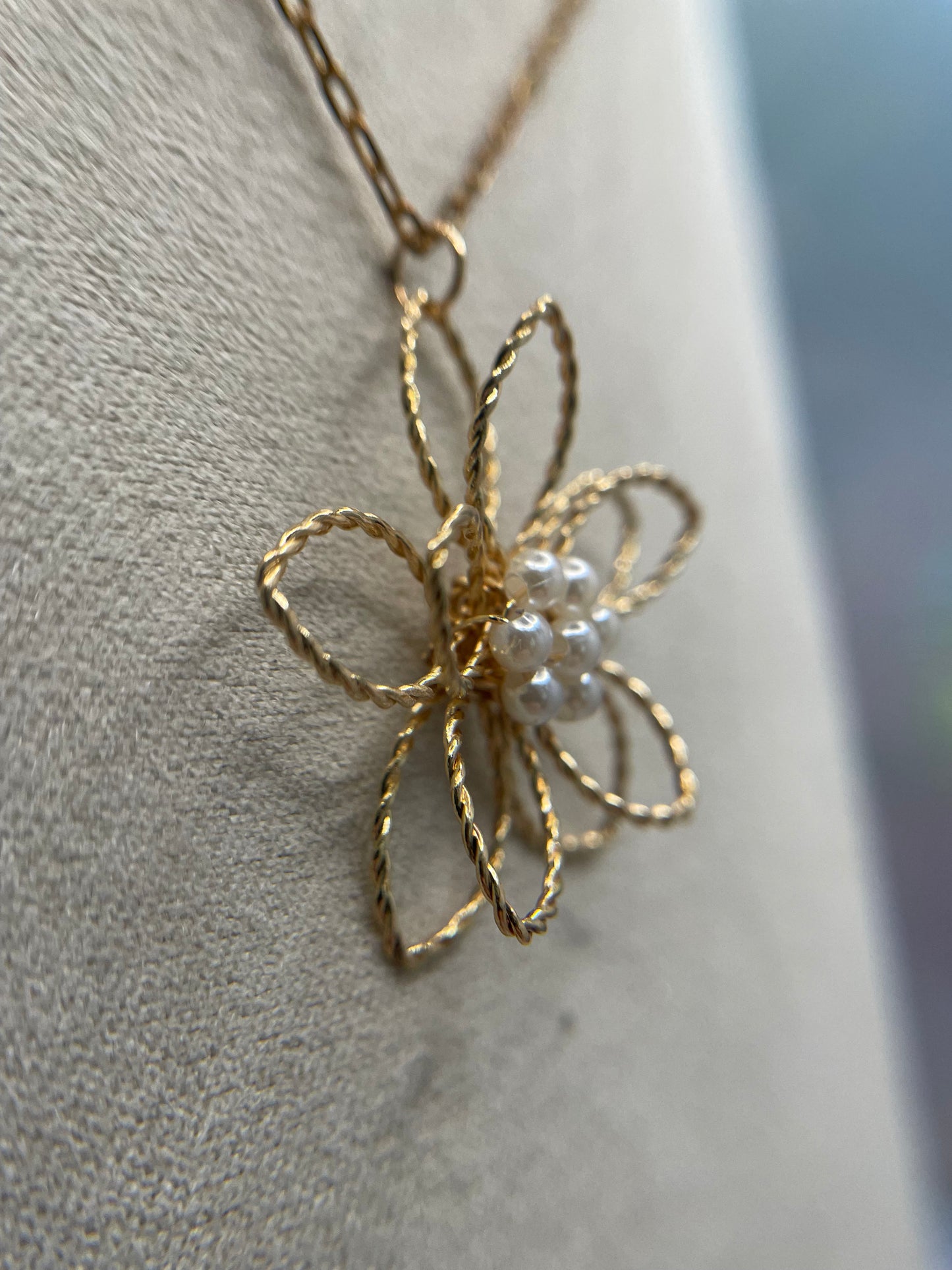 Collier Fleur Doré avec Centre de Perles-20''Sans Nickel