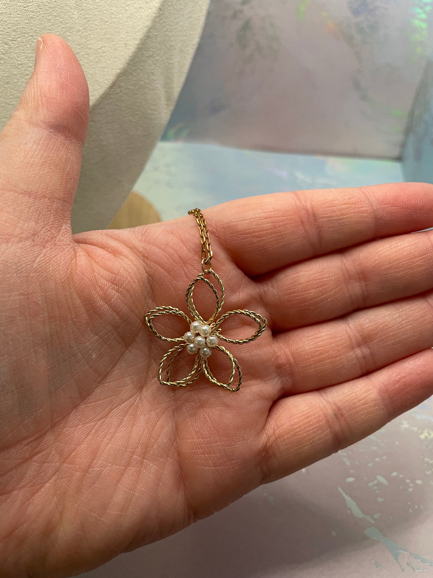 Collier Fleur Doré avec Centre de Perles-20''Sans Nickel