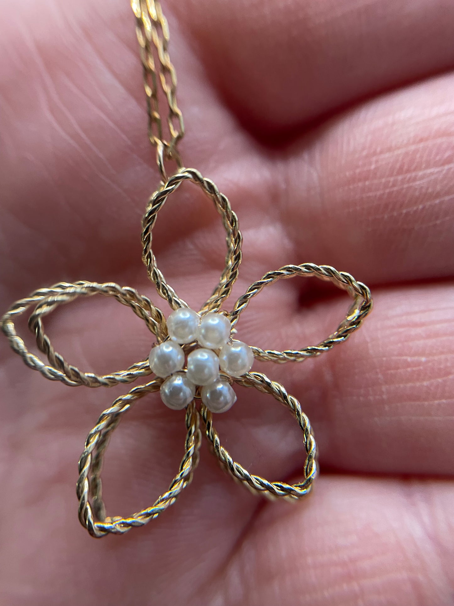 Collier Fleur Doré avec Centre de Perles-20''Sans Nickel