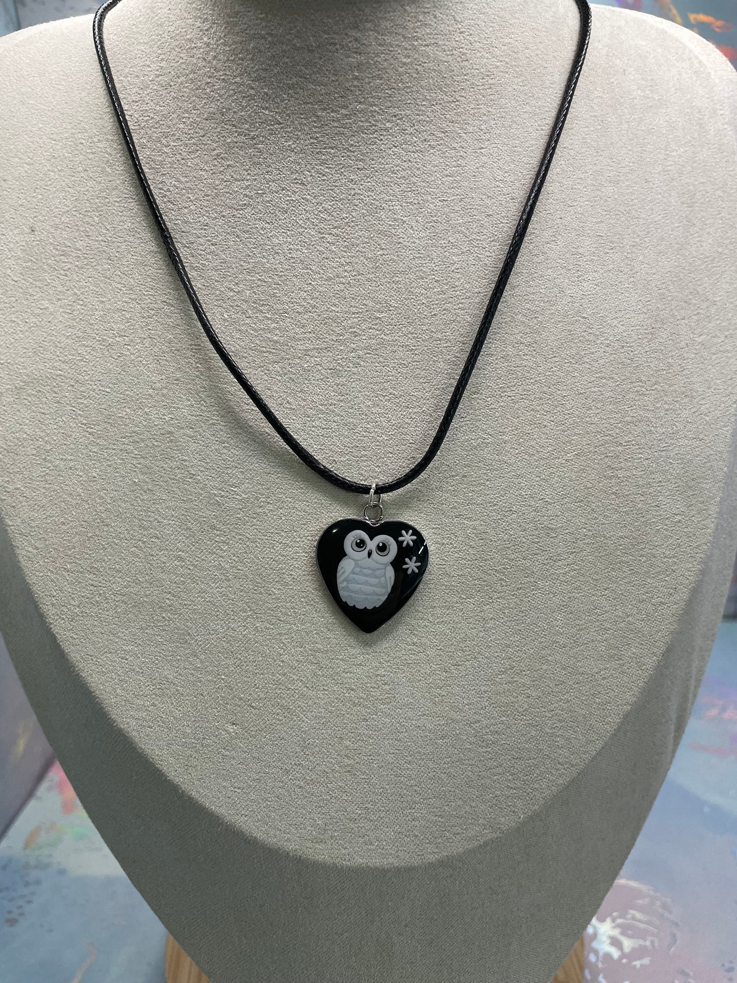 Collier Hibou sur Coeur Noir-Corde Noir