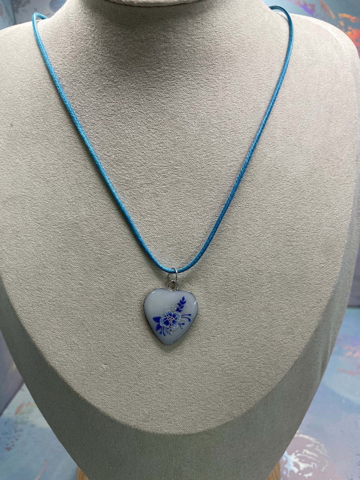 Collier coeur floral -corde bleu