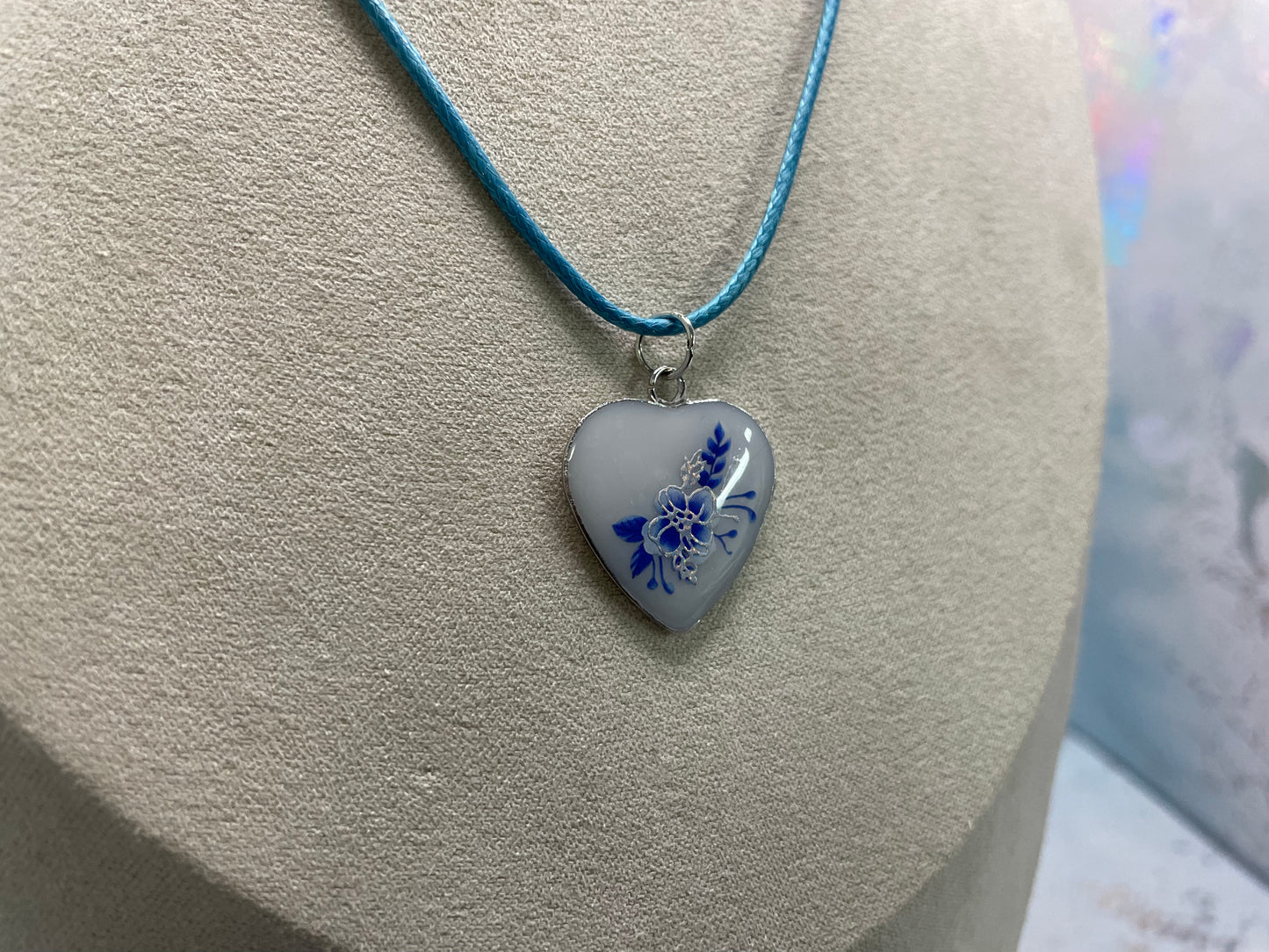 Collier coeur floral -corde bleu