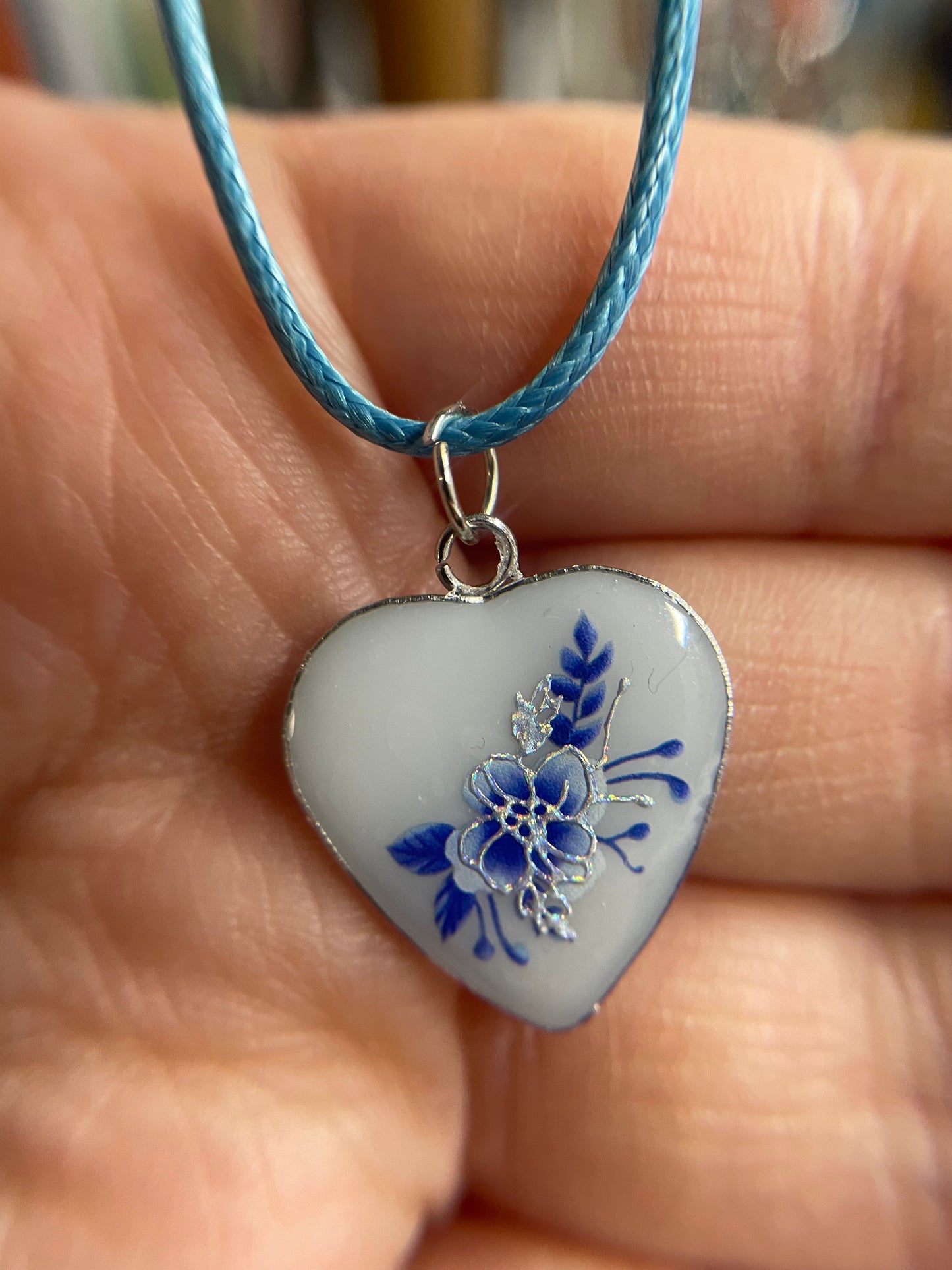 Collier coeur floral -corde bleu