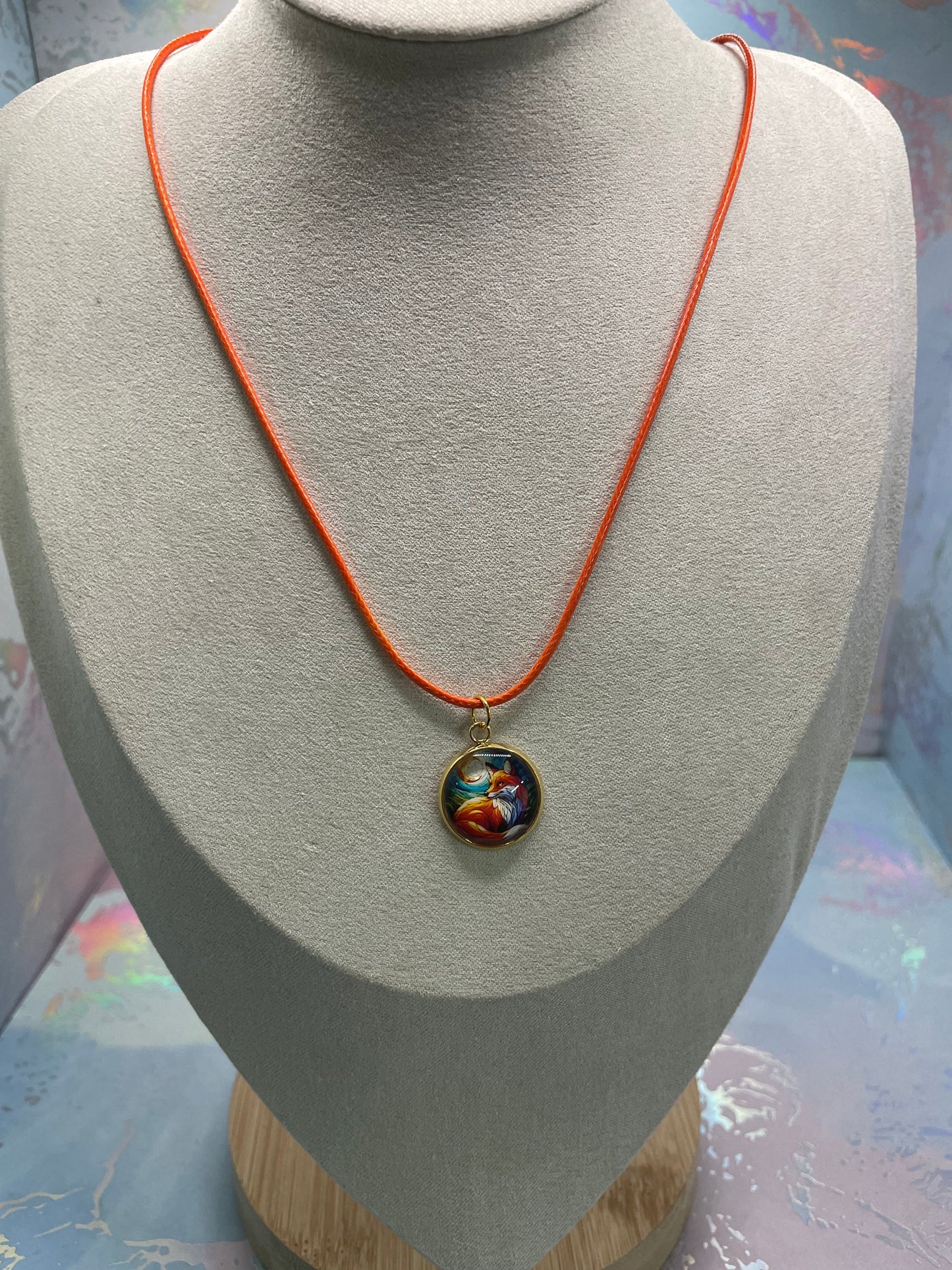 Collier cabochon renard – corde orange