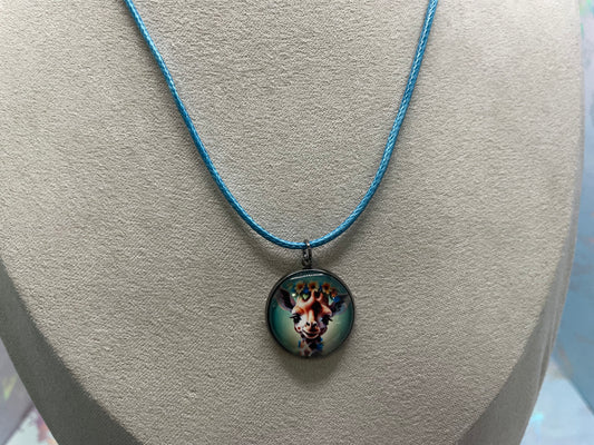 Collier cabochon girafe – corde bleu