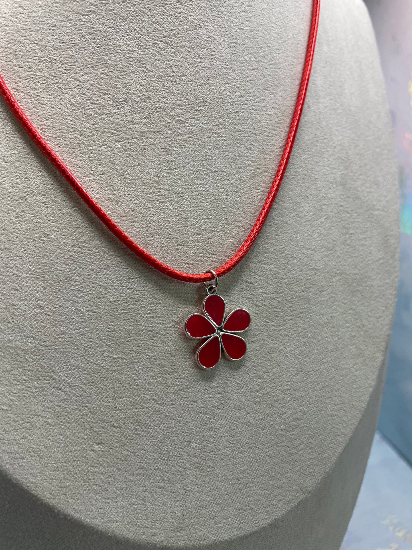Collier Fleur Rouge-17'' Corde Rouge
