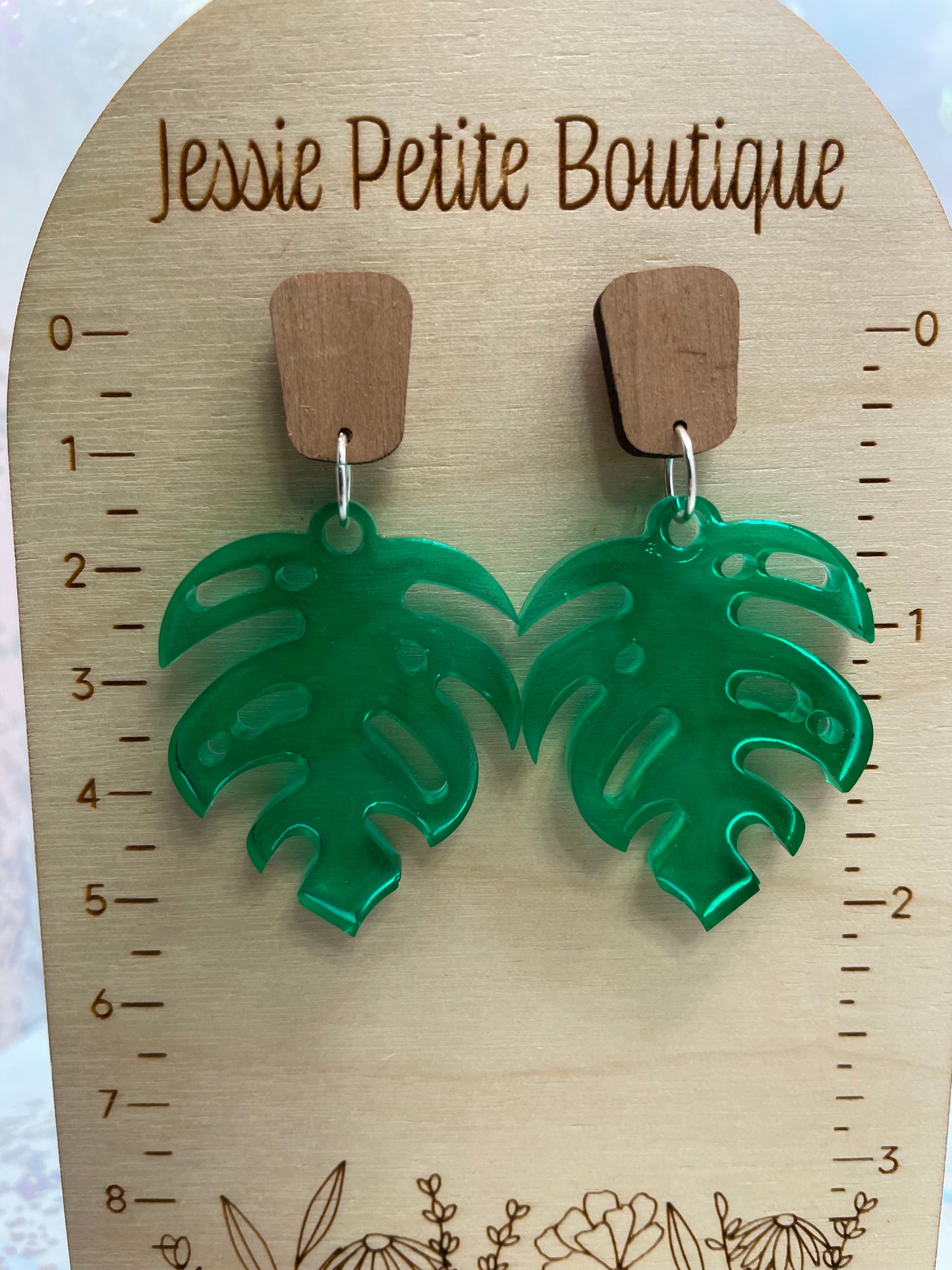 Green Monstera With Wood Stud- STAINLESS STEEL