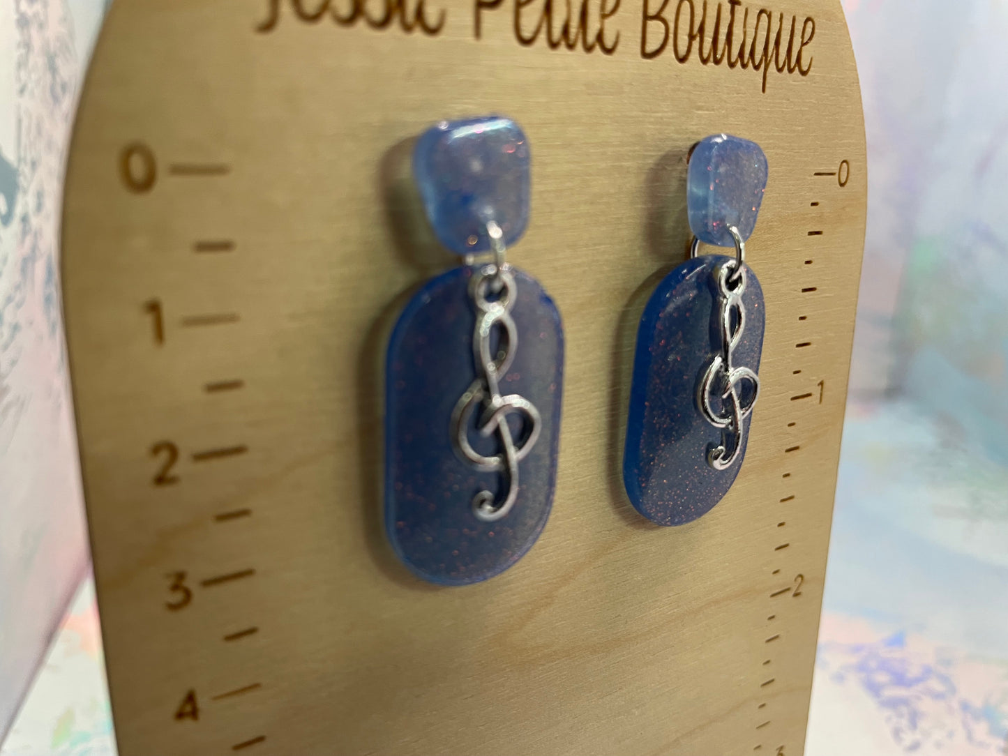 Boucle d'oreille ovale scintillante + clé de sol-Plastique/hypoallergénique