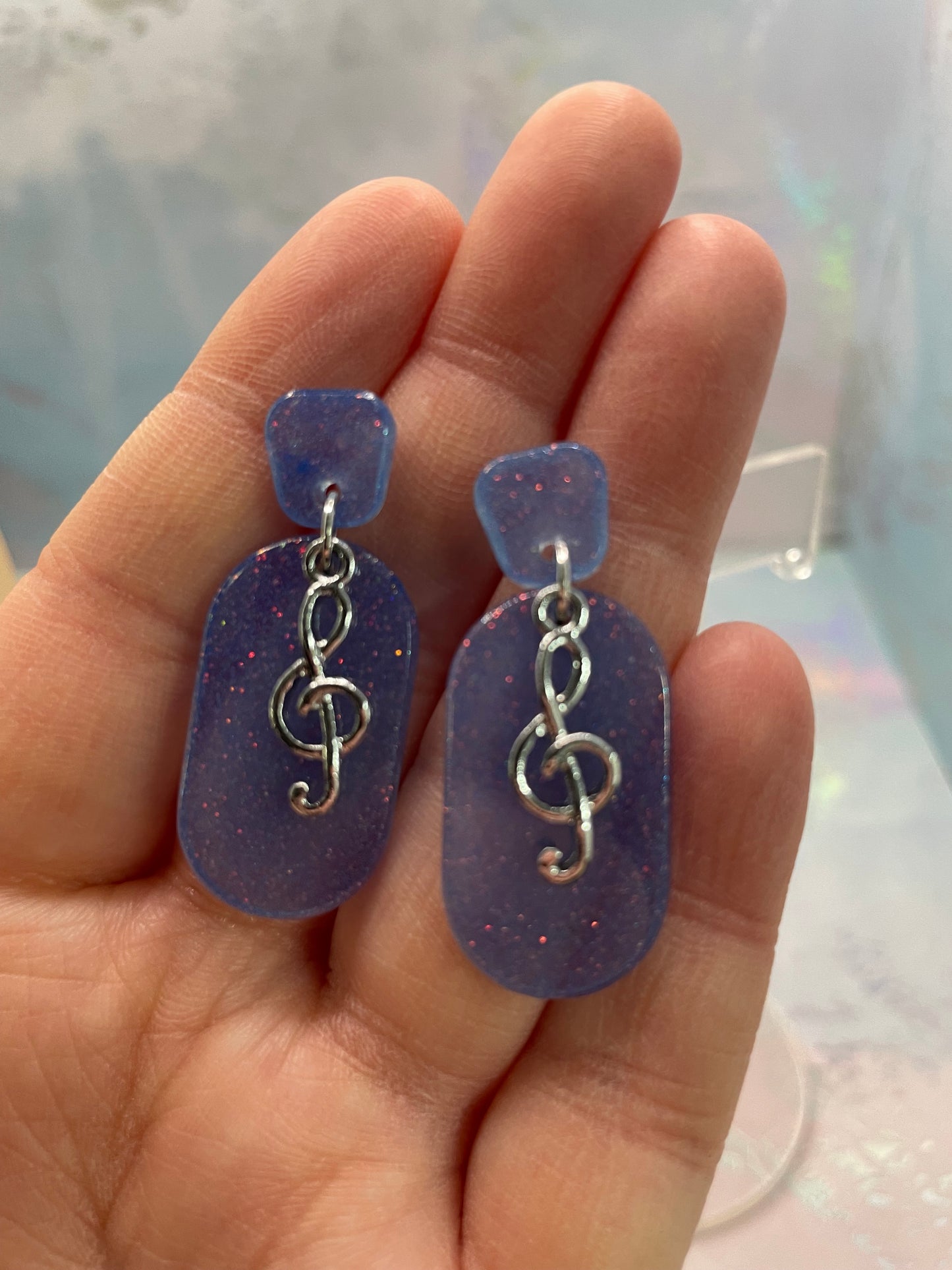 Boucle d'oreille ovale scintillante + clé de sol-Plastique/hypoallergénique