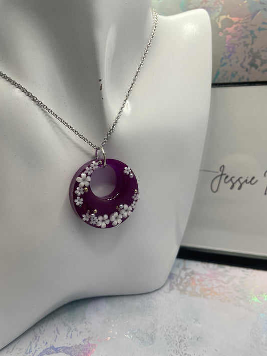 Cercle mauve avec fleurs blanches 20'' Acier Inoxydable