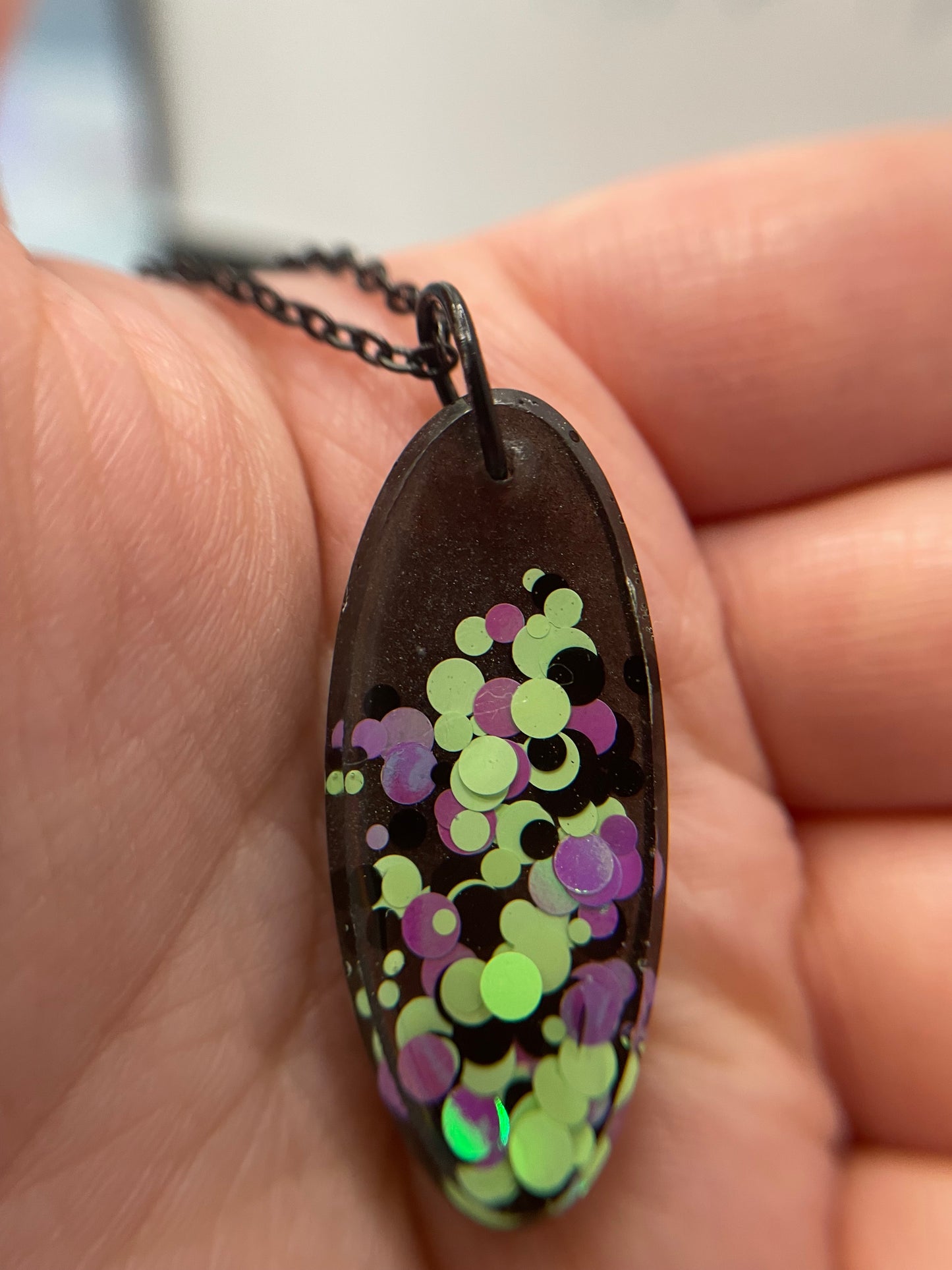 Collier ovale Funky vert et Mauve - 23''Sans Nickel