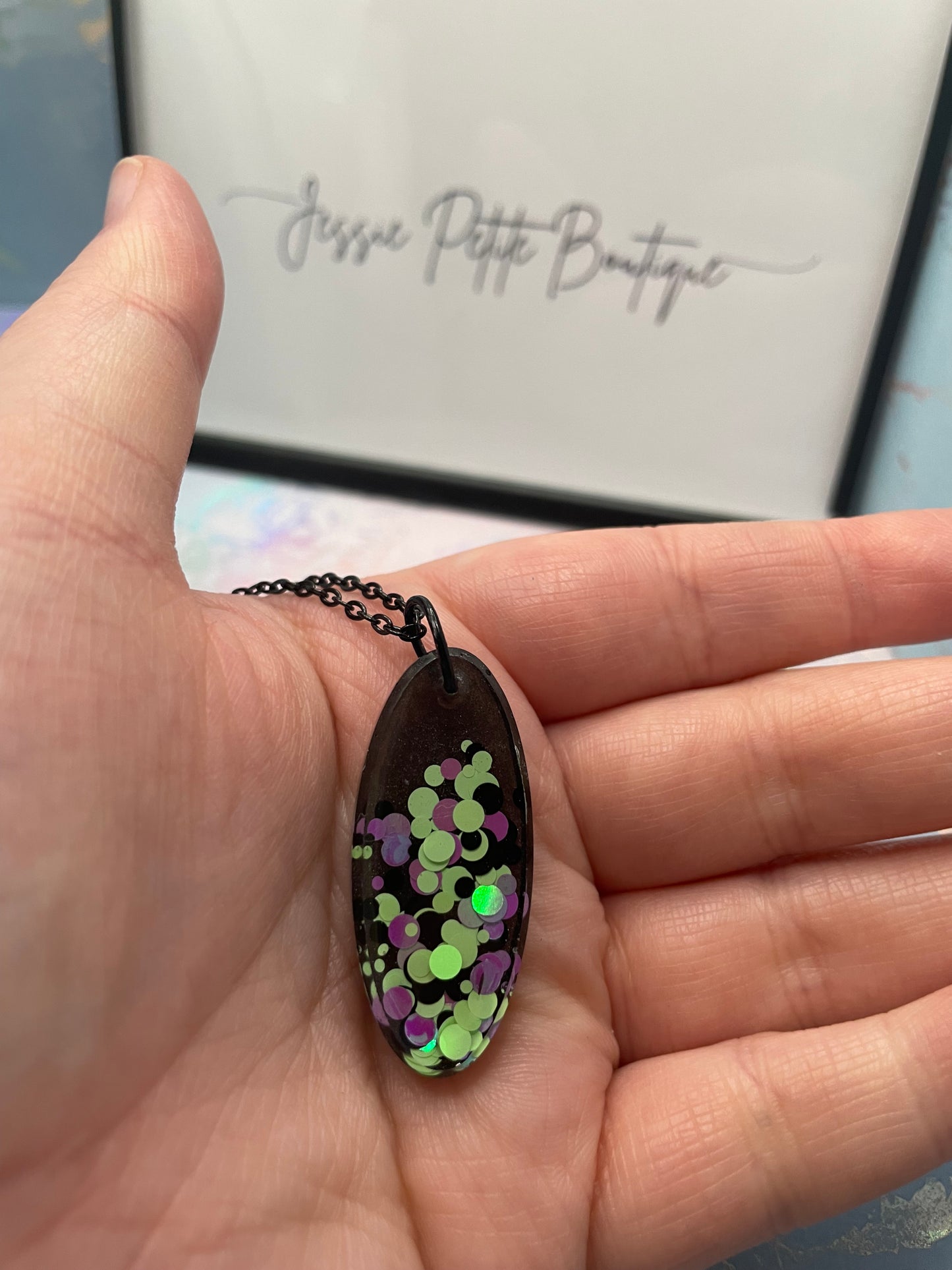 Collier ovale Funky vert et Mauve - 23''Sans Nickel