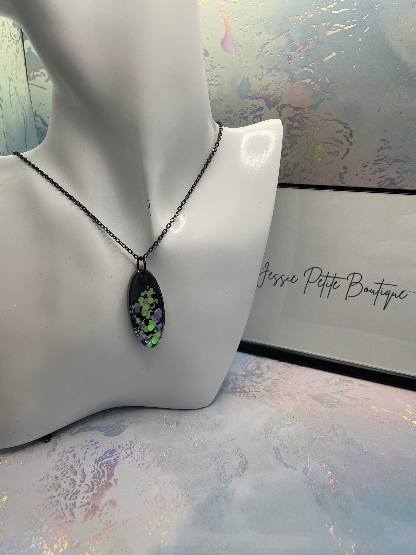 Collier ovale Funky vert et Mauve - 23''Sans Nickel