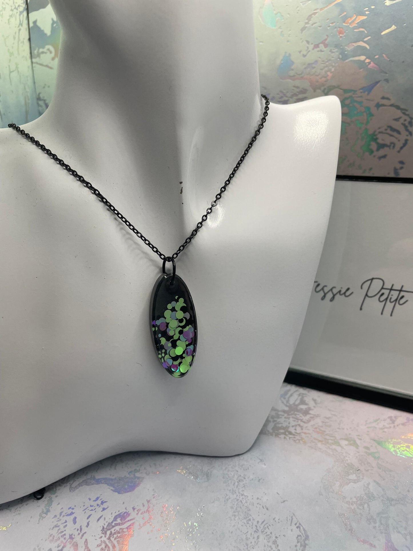 Collier ovale Funky vert et Mauve - 23''Sans Nickel