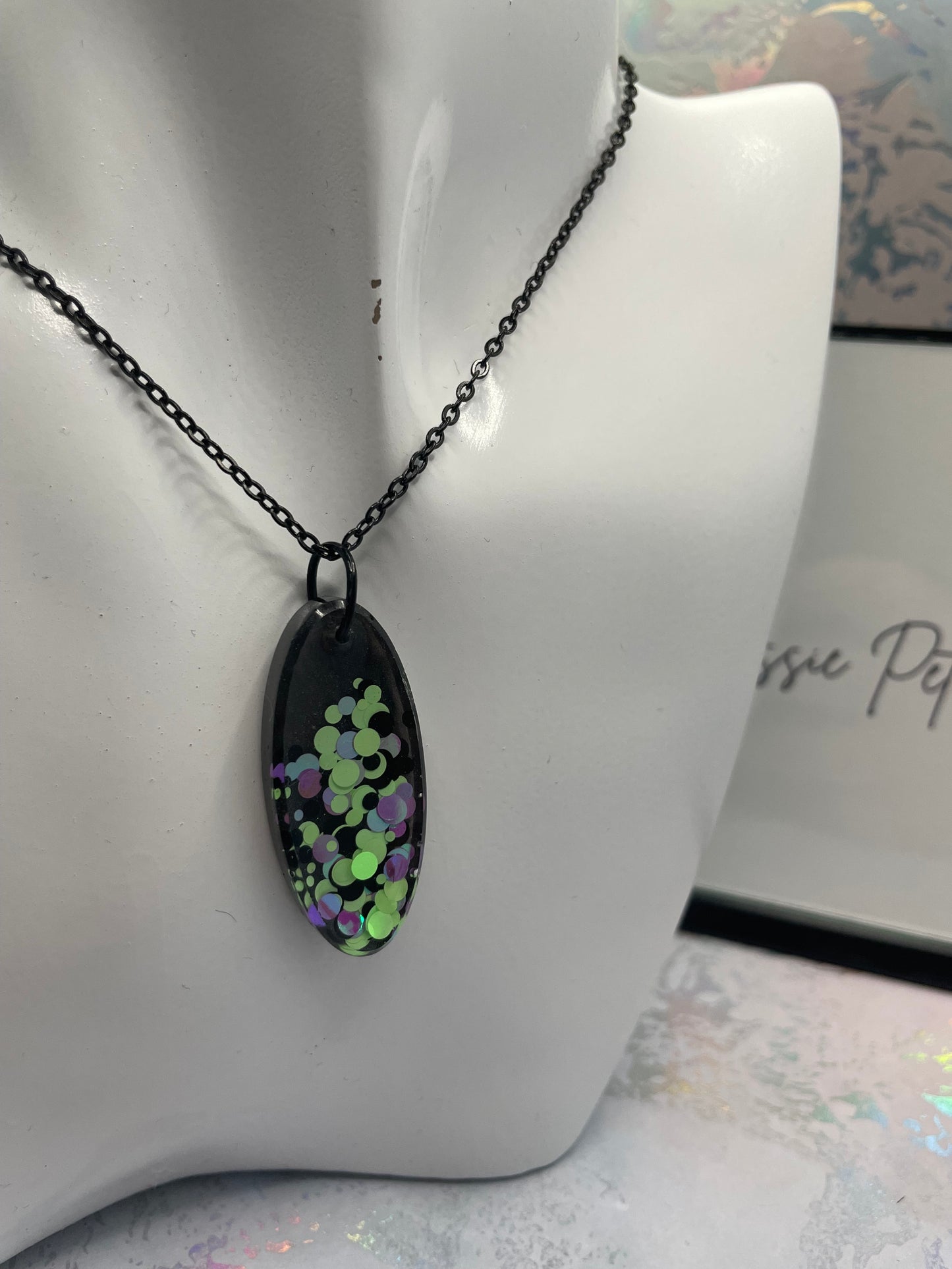 Collier ovale Funky vert et Mauve - 23''Sans Nickel