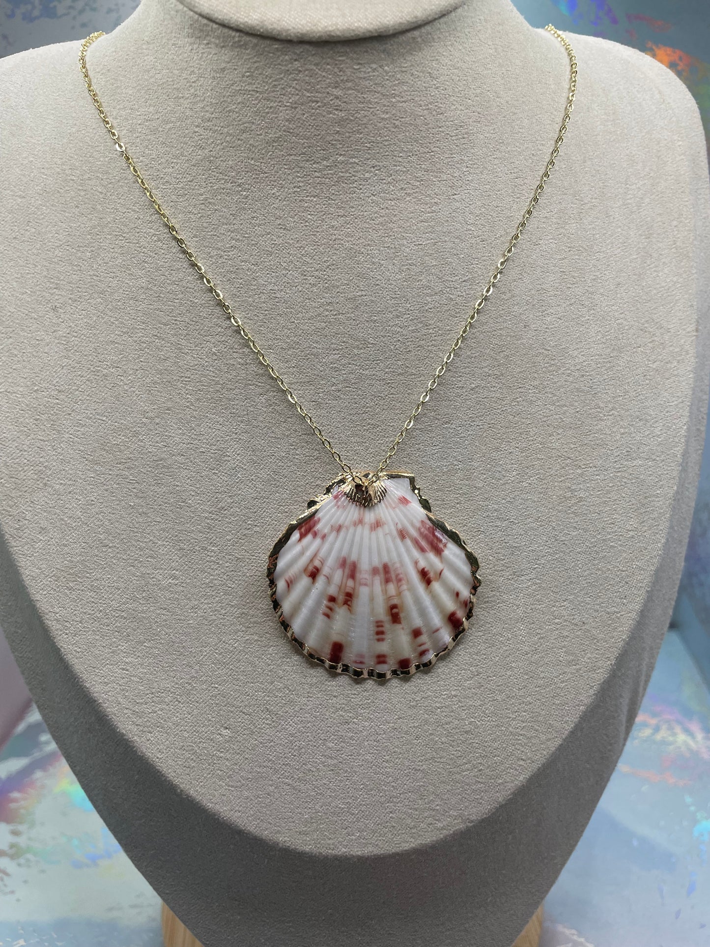 Grand collier coquillage blanc et doré 26''