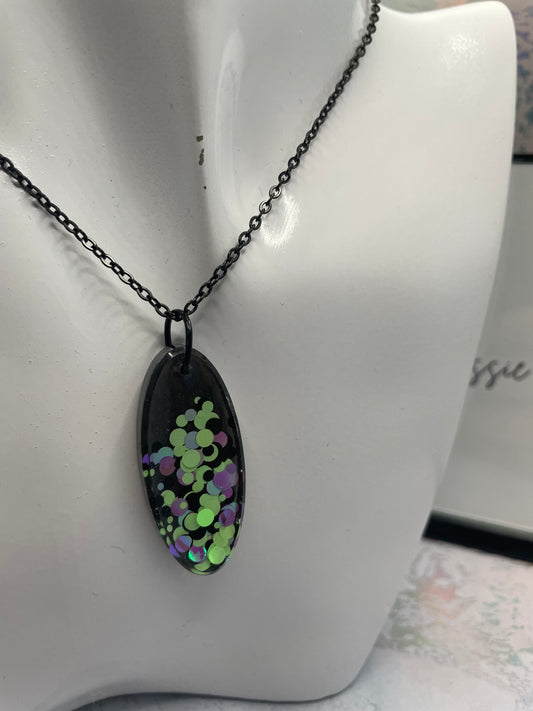 Collier ovale Funky vert et Mauve - 23''Sans Nickel