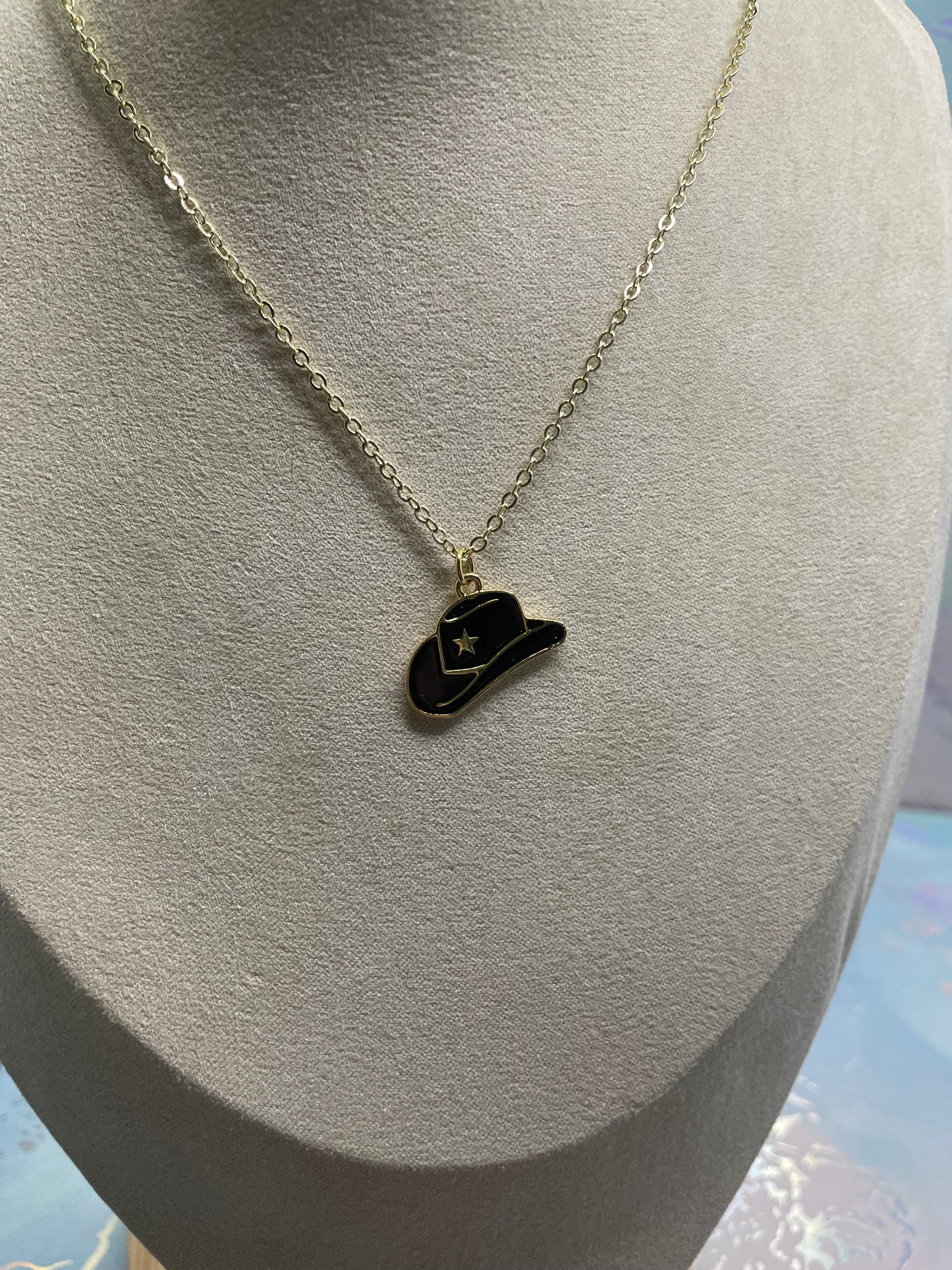 Collier Chapeau de Cowboy Noir et or-18'' 