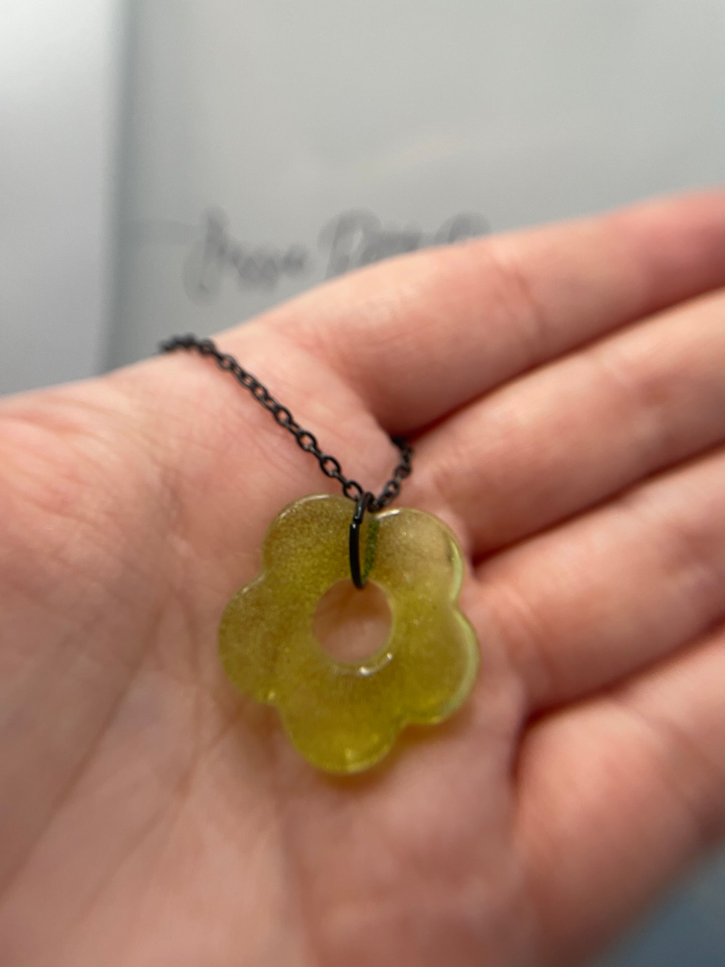 Collier fleur verte scintillante -19'' Sans Nickel