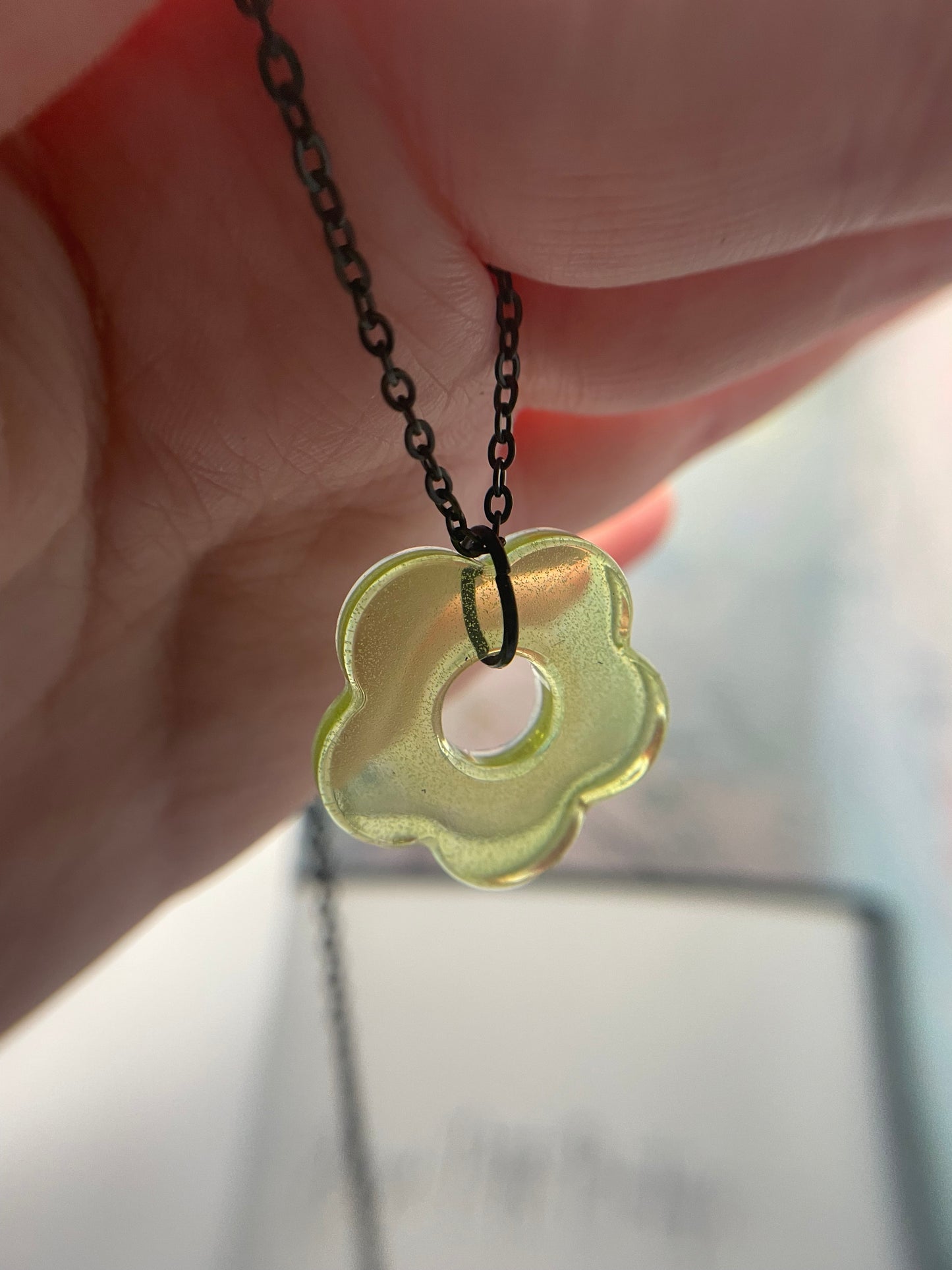 Collier fleur verte scintillante -19'' Sans Nickel