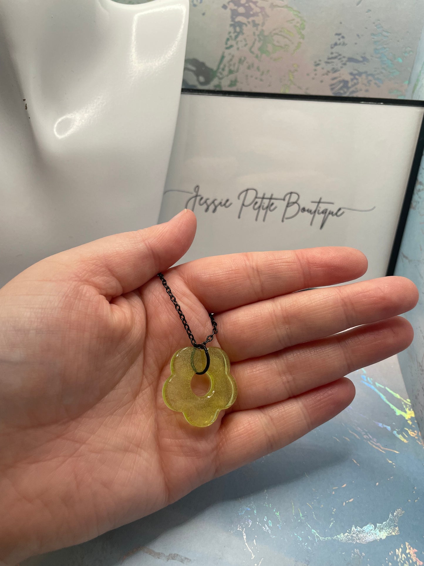 Collier fleur verte scintillante -19'' Sans Nickel