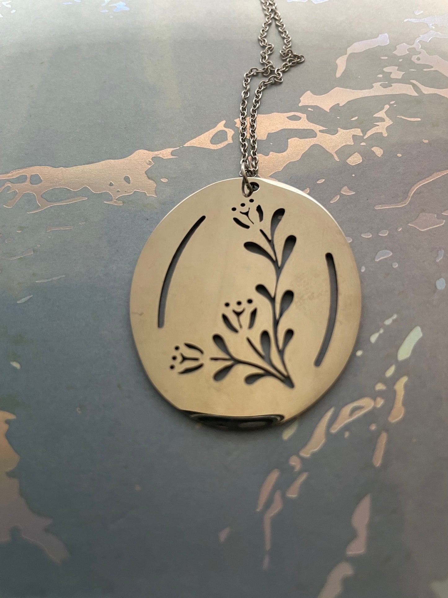 Collier Floral Ovale Argente-22'' Sans Nickel+Acier Inoxydable