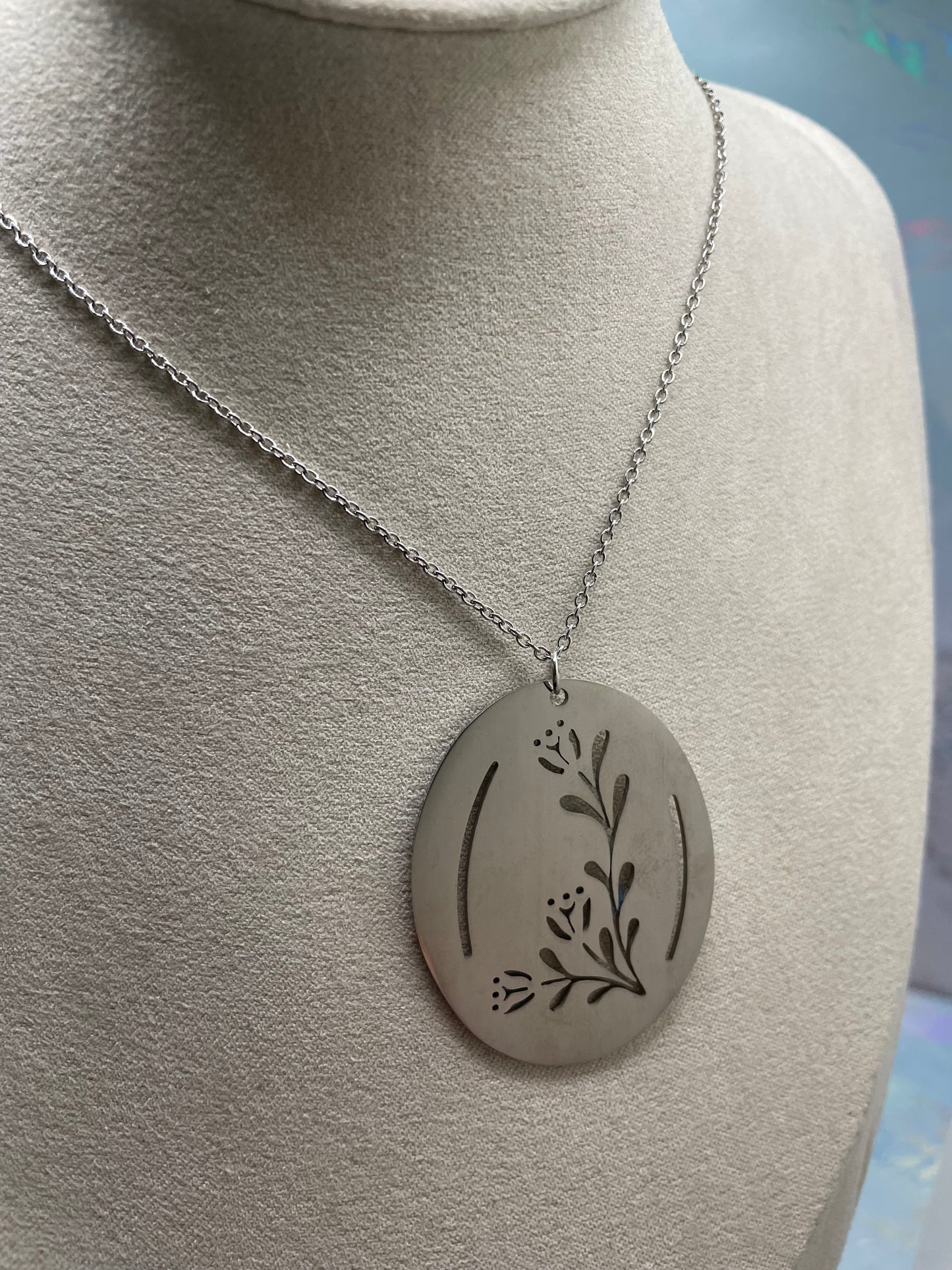 Collier Floral Ovale Argente-22'' Sans Nickel+Acier Inoxydable