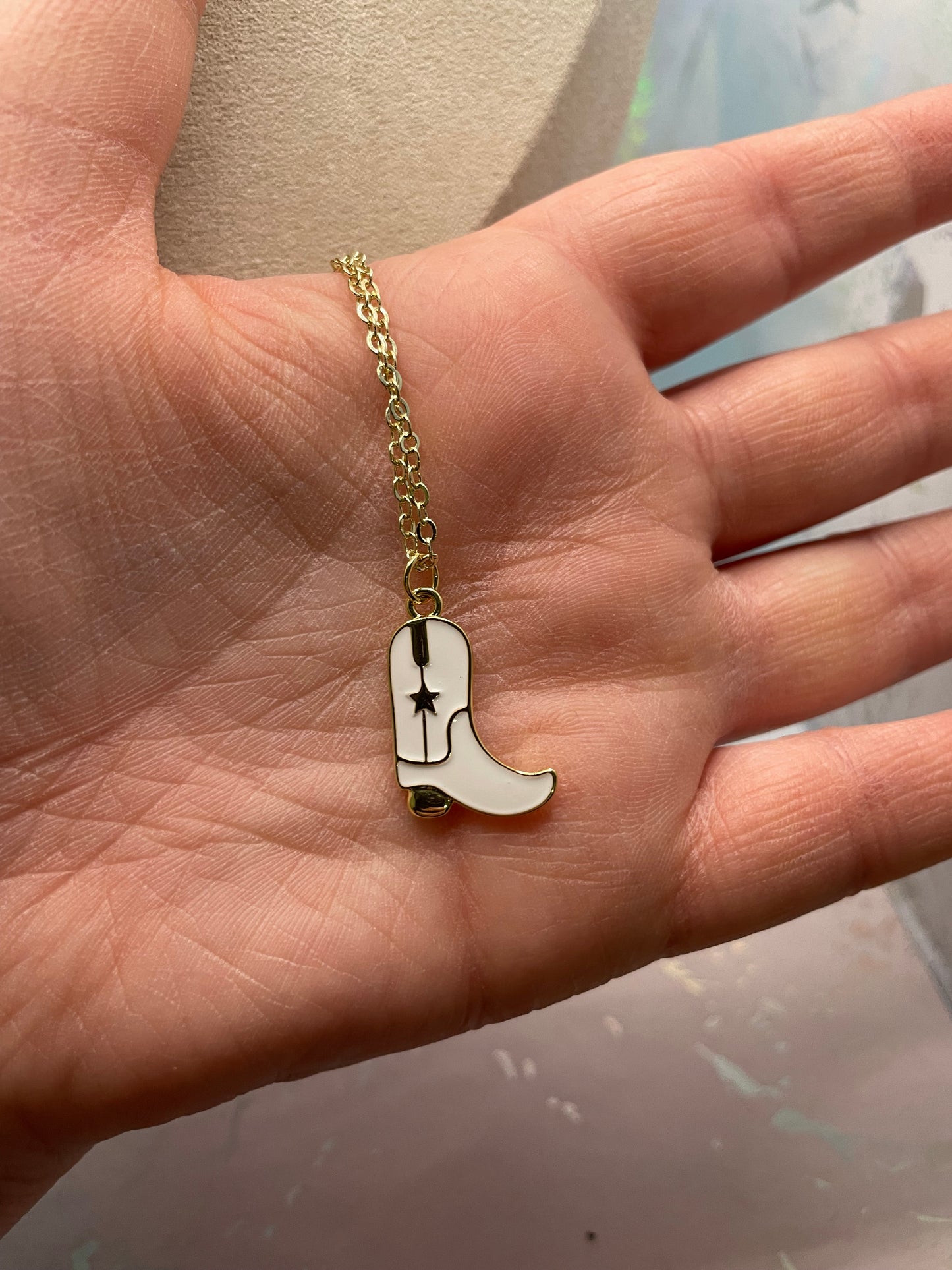 Collier botte de Cowboy blanc+or-20''