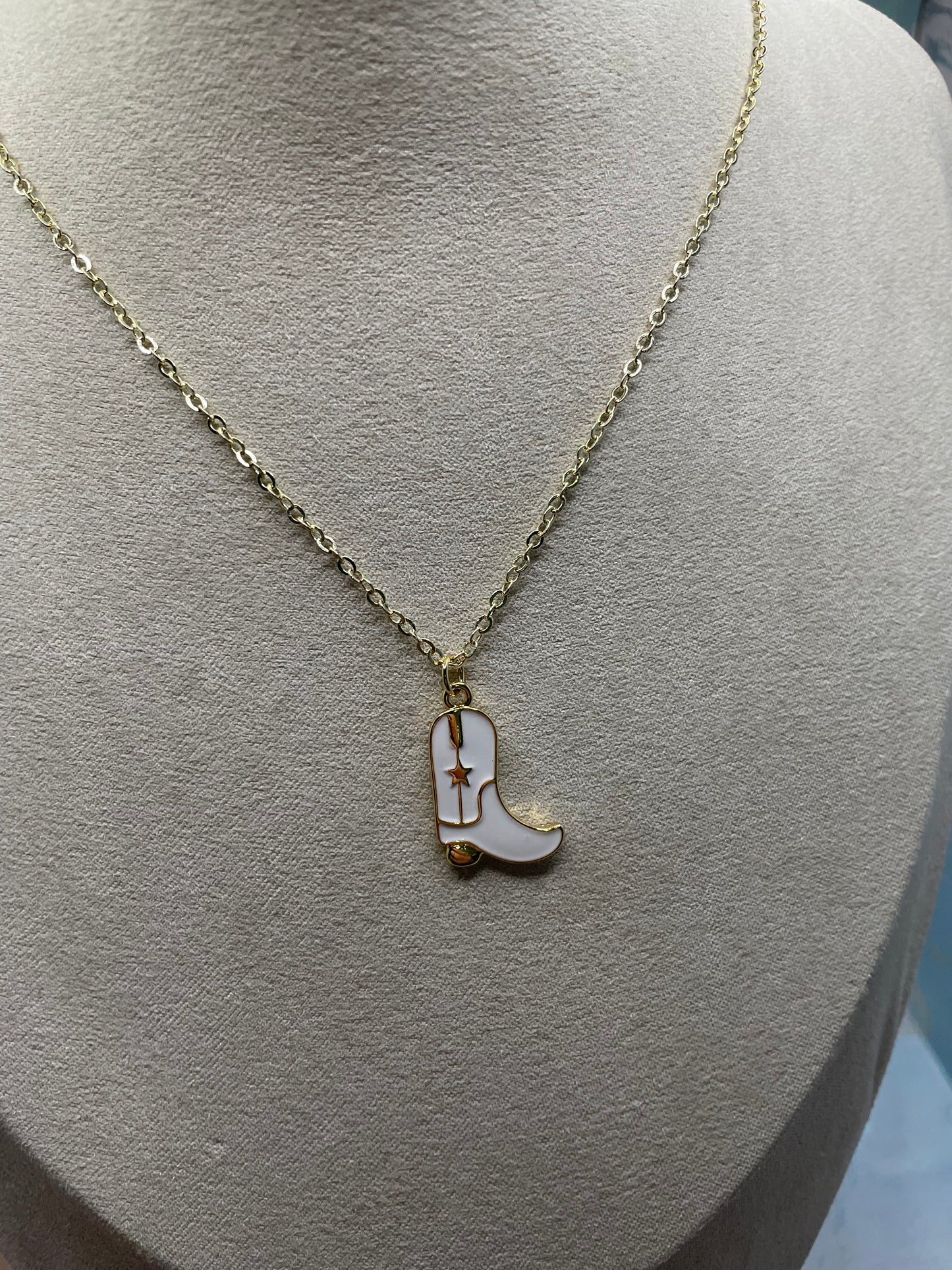 Collier botte de Cowboy blanc+or-20''