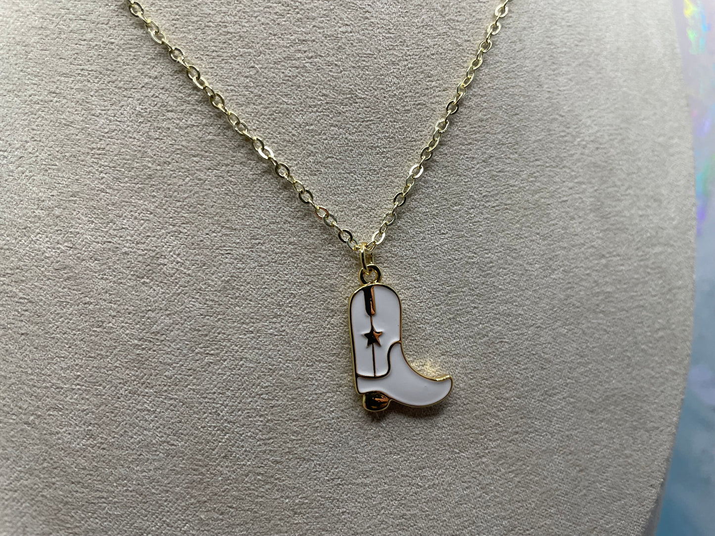 Collier botte de Cowboy blanc+or-20''