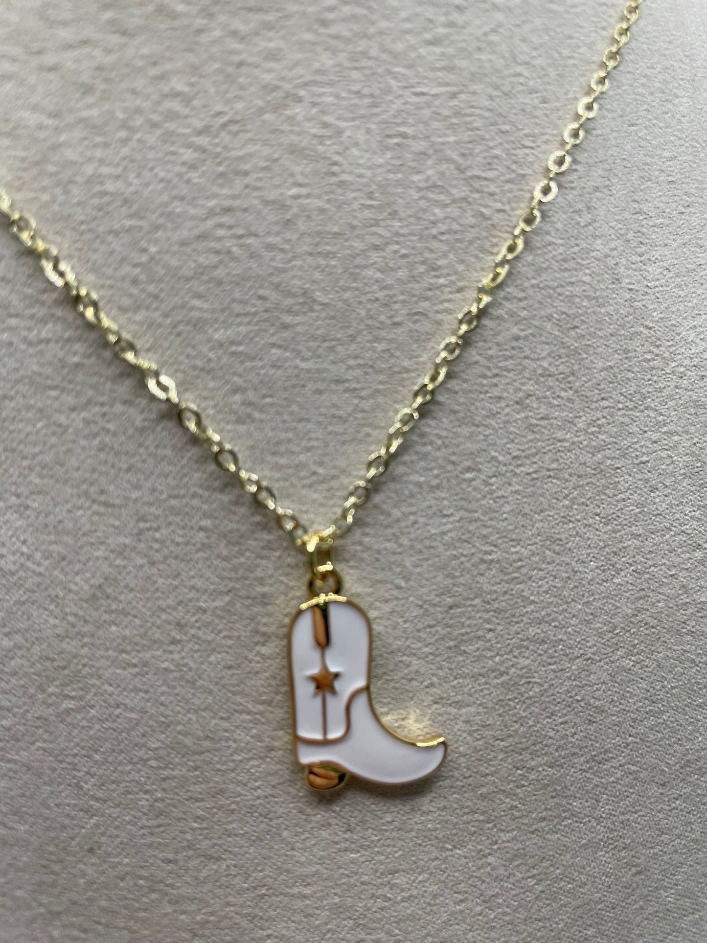 Collier botte de Cowboy blanc+or-20''