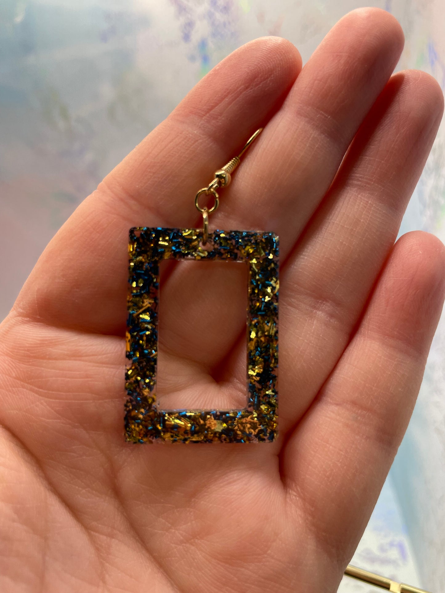 Boucles d'oreilles rectangle en résine Or et bleu