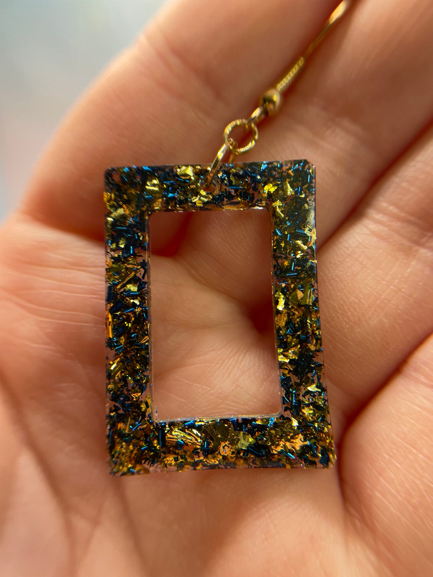Boucles d'oreilles rectangle en résine Or et bleu