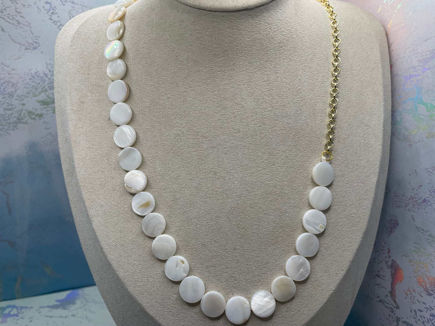 Murmure Océanique – Collier en Coquillage Blanc+Chaine Or
