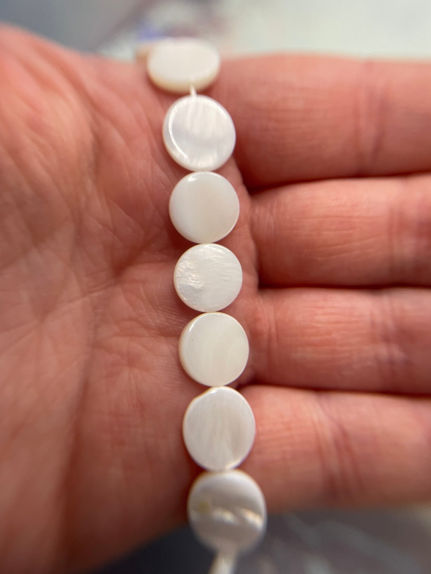 Murmure Océanique – Collier en Coquillage Blanc+Chaine Or