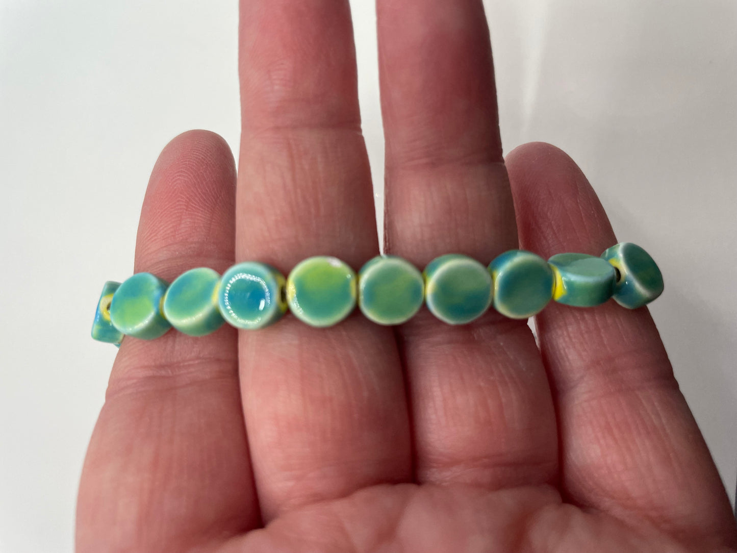 Bracelet billes en céramique turquoise