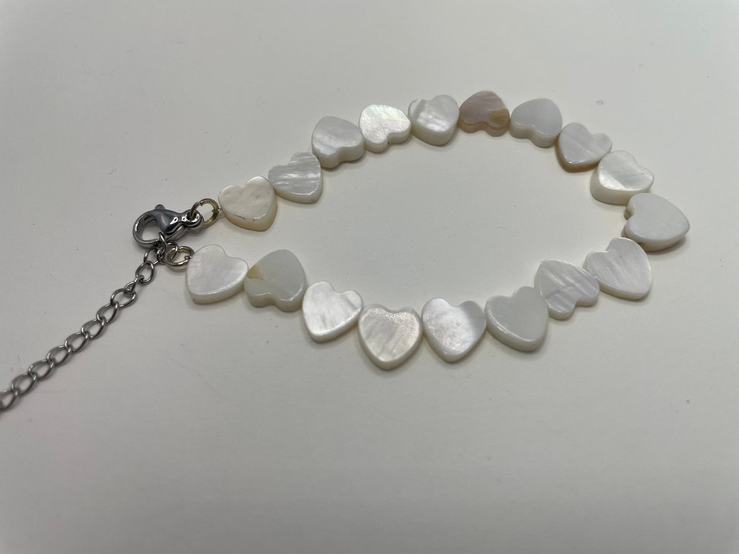 Bracelet en coquillage blanc en forme de cœur