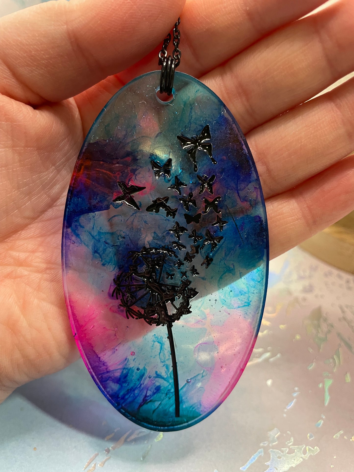 Collier avec gros pendentif ovale pissenlit