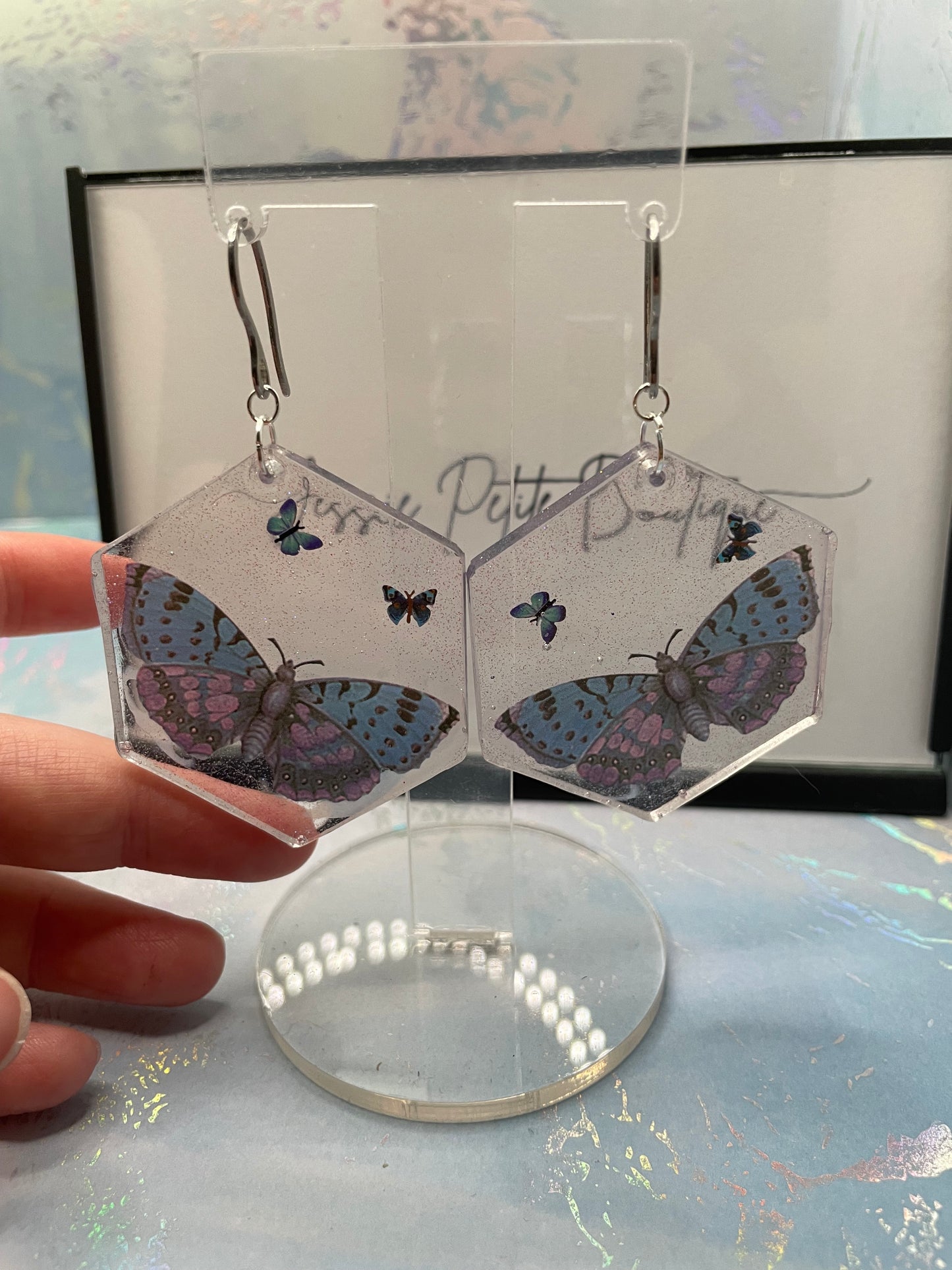 Boucle d'oreille papillon dans gros hexagon scintillant – Acier inoxydable