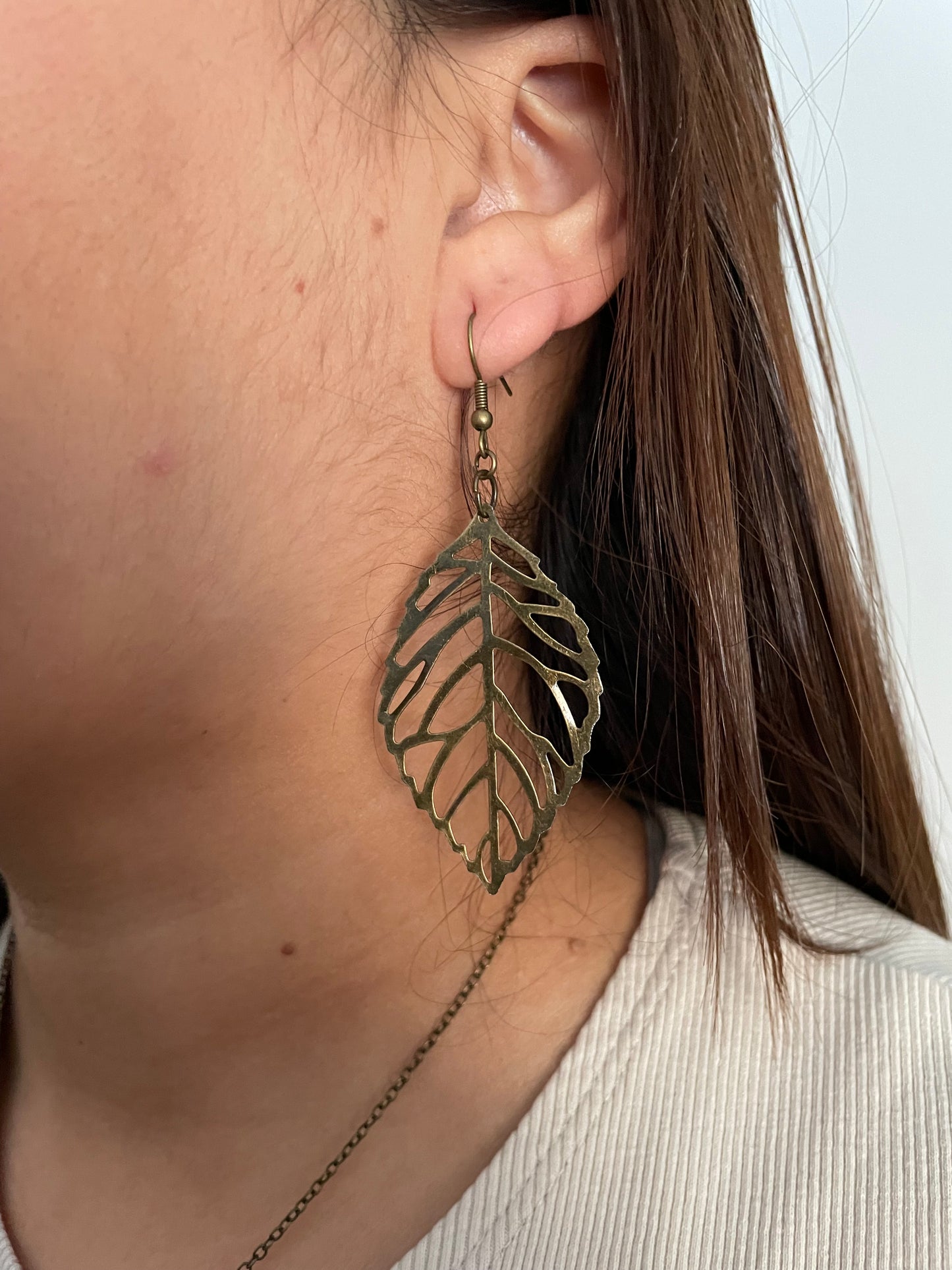 Boucles d'oreilles feuille bronze pendante