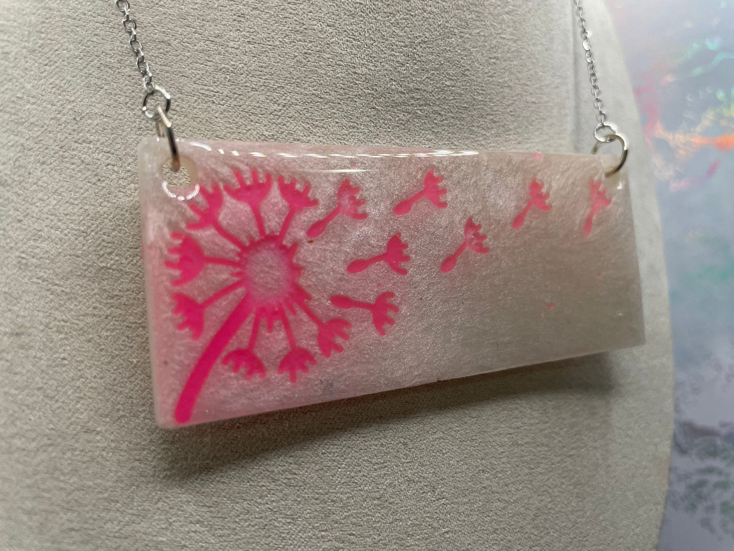 Collier Rectangulaire Pissenlit Rose Phosphorescent